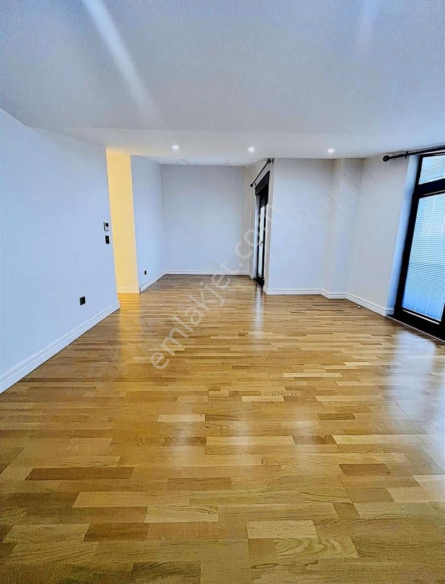 Zekeriyaköyde Modern Yeni Yapım Akıllı Ev Sistemli Satılık Villa - Görsel 17