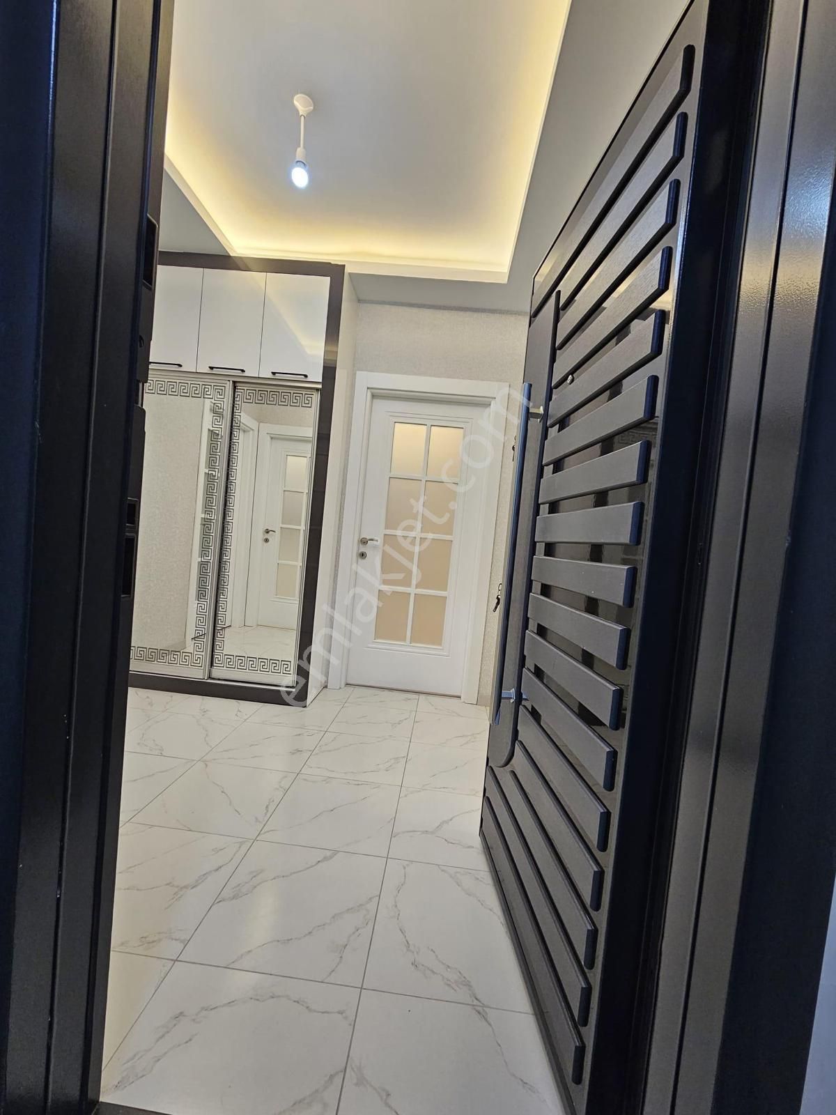 İsa Kavak Gayrimenkul'den Bahçeşehir’de Satılık 3+1 Daire