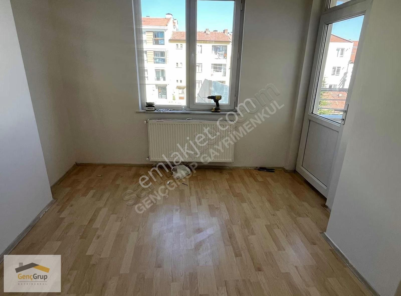 *genç Grup* Çamlıca Kapalı Pazar Yakını Arakat Çift Balkonlu 2+1 - Görsel 29