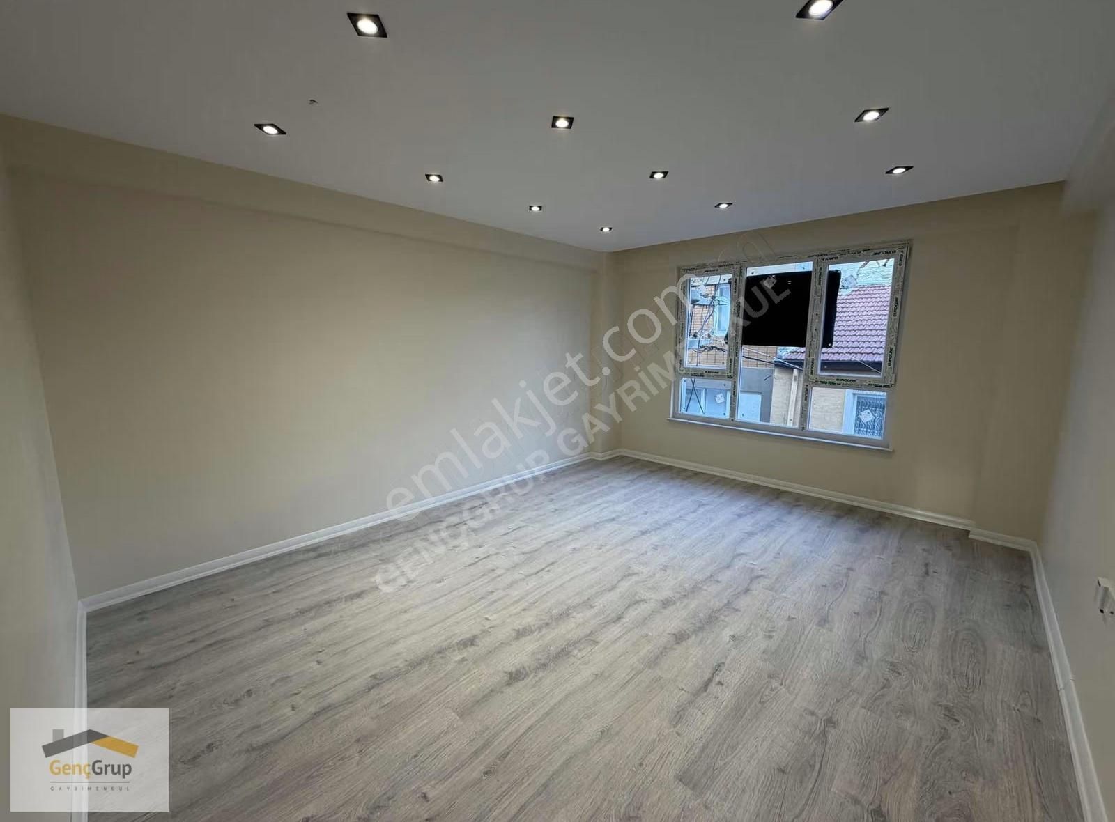 *genç Grup* Çamlıca'nın En Güzel Yeri Vega Yakını Geniş Şık 2+1.