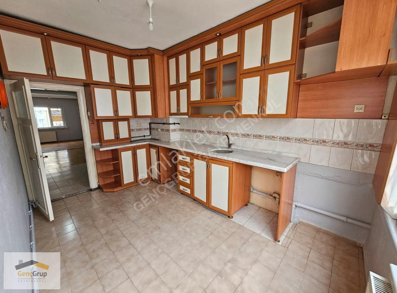 *genç Grup* Hatboyu Saat Kulesi Yakını Teraslı Bakımlı 2+1 Daire