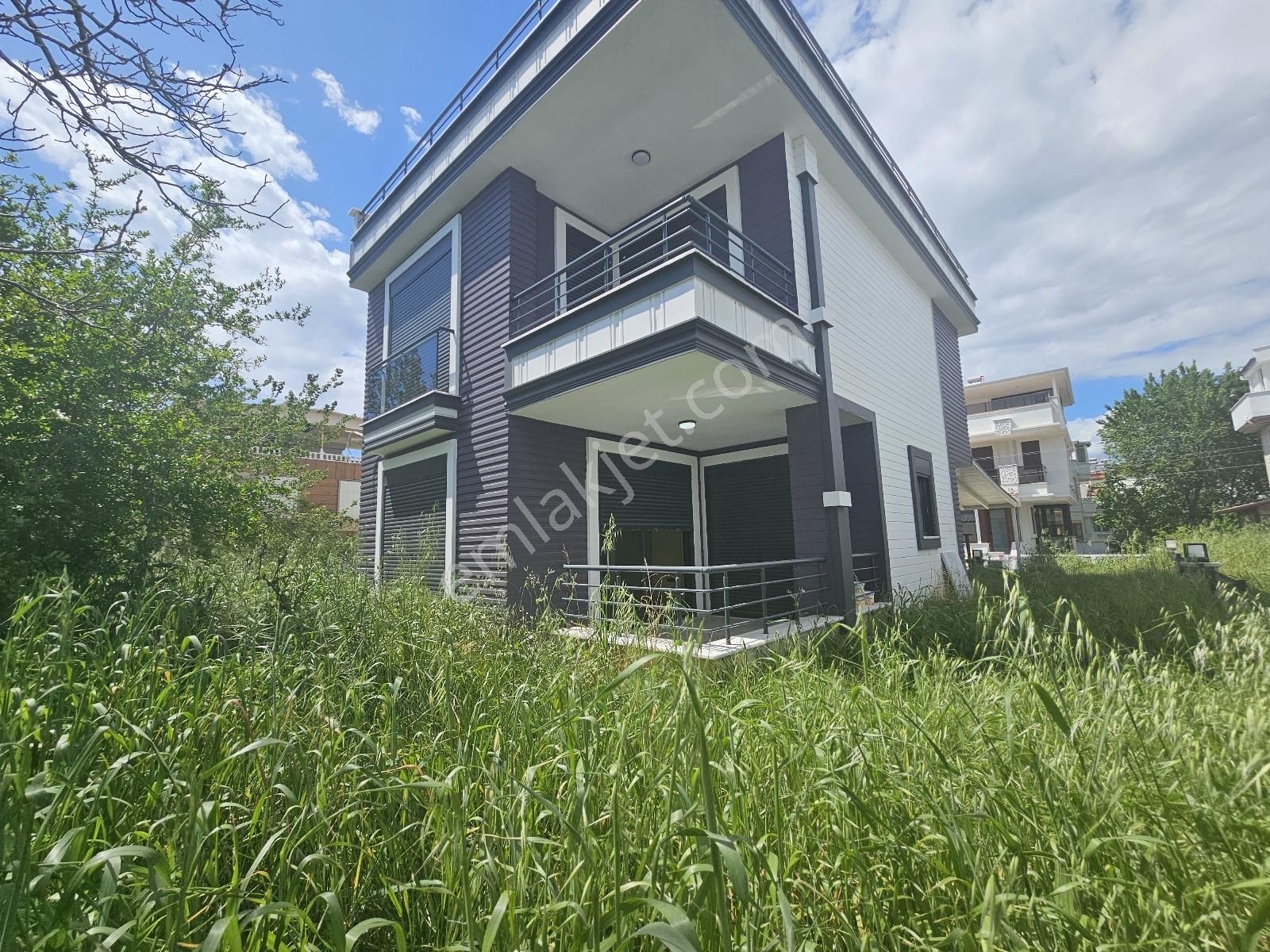 Eu Gayrimenkulden Denize 10 Metre Deniz Manzaralı 3+1 Villa - Görsel 3