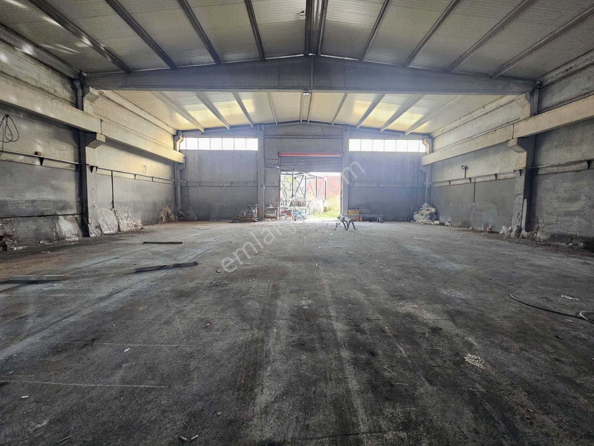 Bülent Ateşci'den Aliağa Sanayisinde 208 Ada 1 Parselde Kiralık