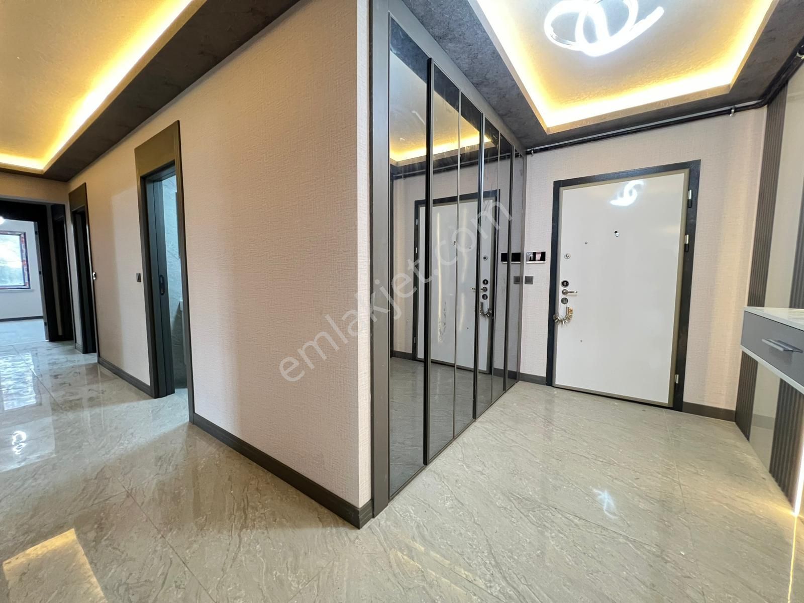 Engin Emlak'tan Y. Isıtmalı G.peyzajlı Site'de 4+1 Lüx Daire - Görsel 31