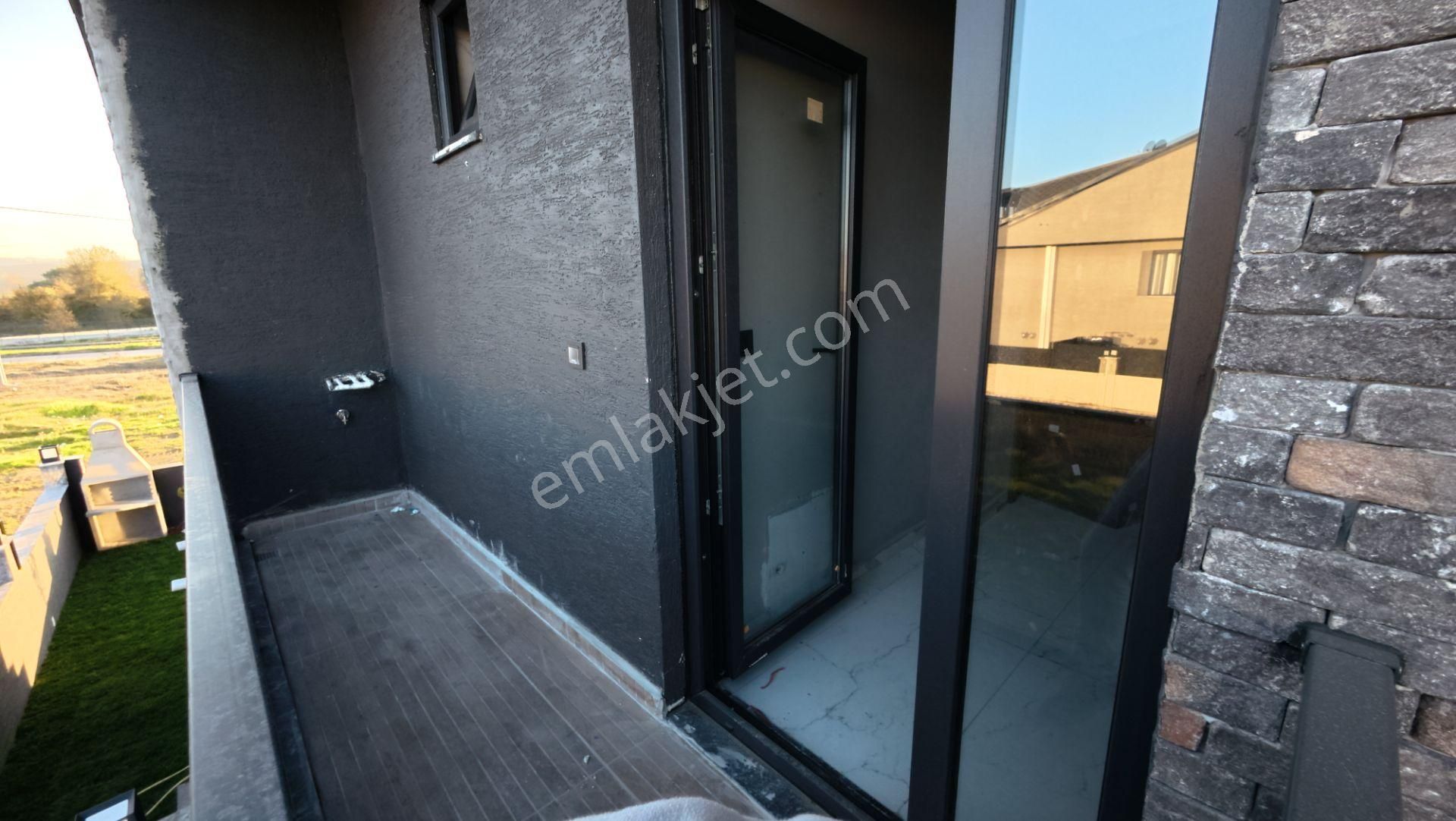 Kocaali De Geniş Bahçe Şömineli Denize Çok Yakın 4+1 Vila - Görsel 23