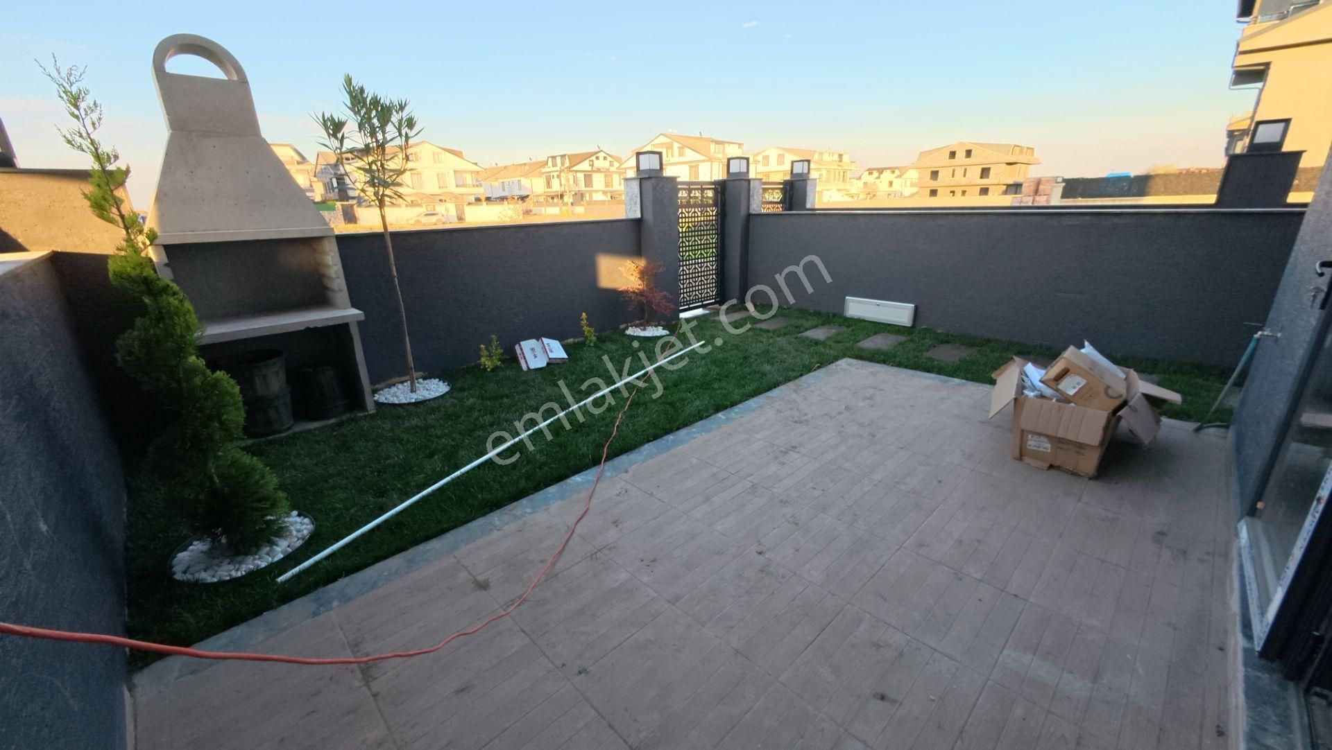 Kocaali De Geniş Bahçe Şömineli Denize Çok Yakın 4+1 Vila - Görsel 10