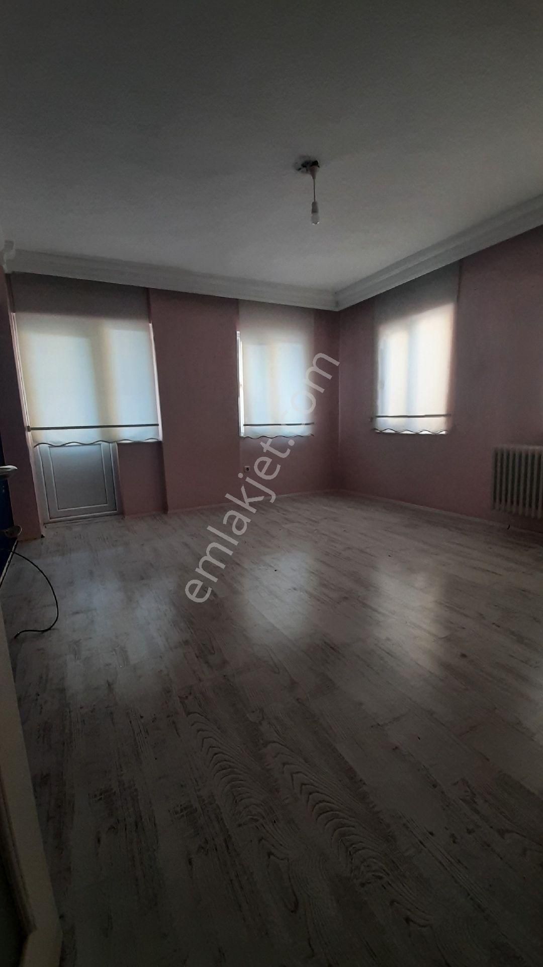 Kuşpınar Mahallesi Askeri Yol Mevkiinde Arakat Masrafsız 3+1