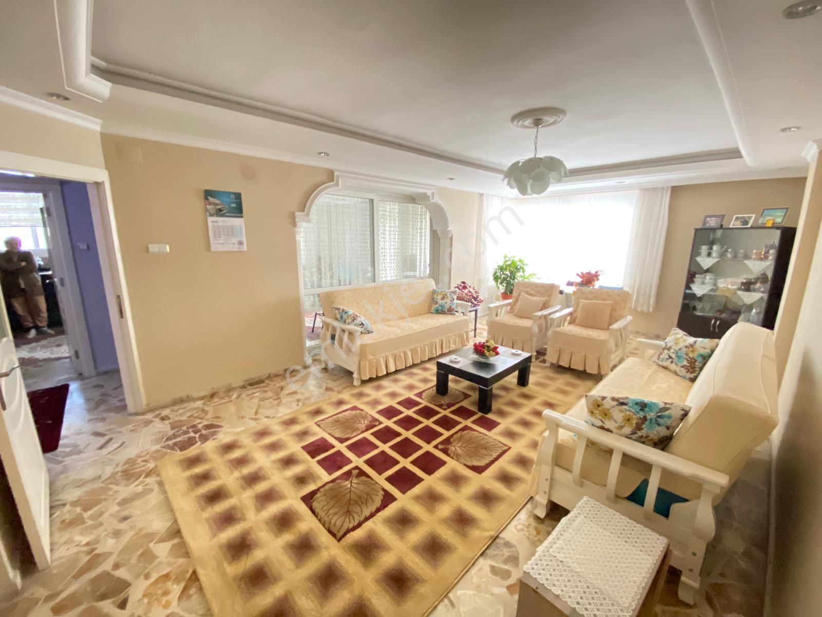 Prestij'den Cumhuriyet'te Polis Lojman Civarı 5+1 Daire