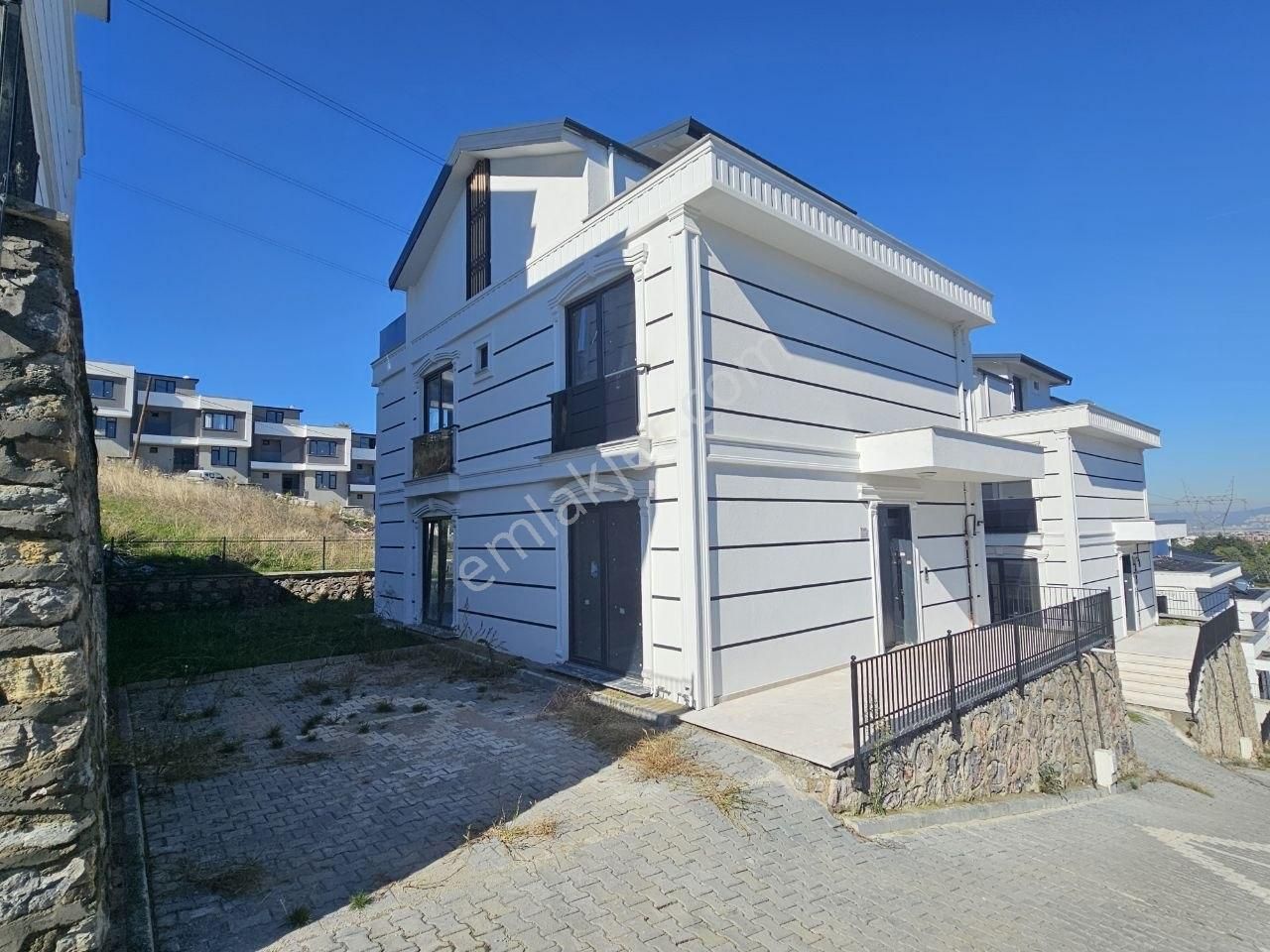 Ekşioğlu Konaklarında 5+2 245m² Kiralık Lüks Tripleks Villa