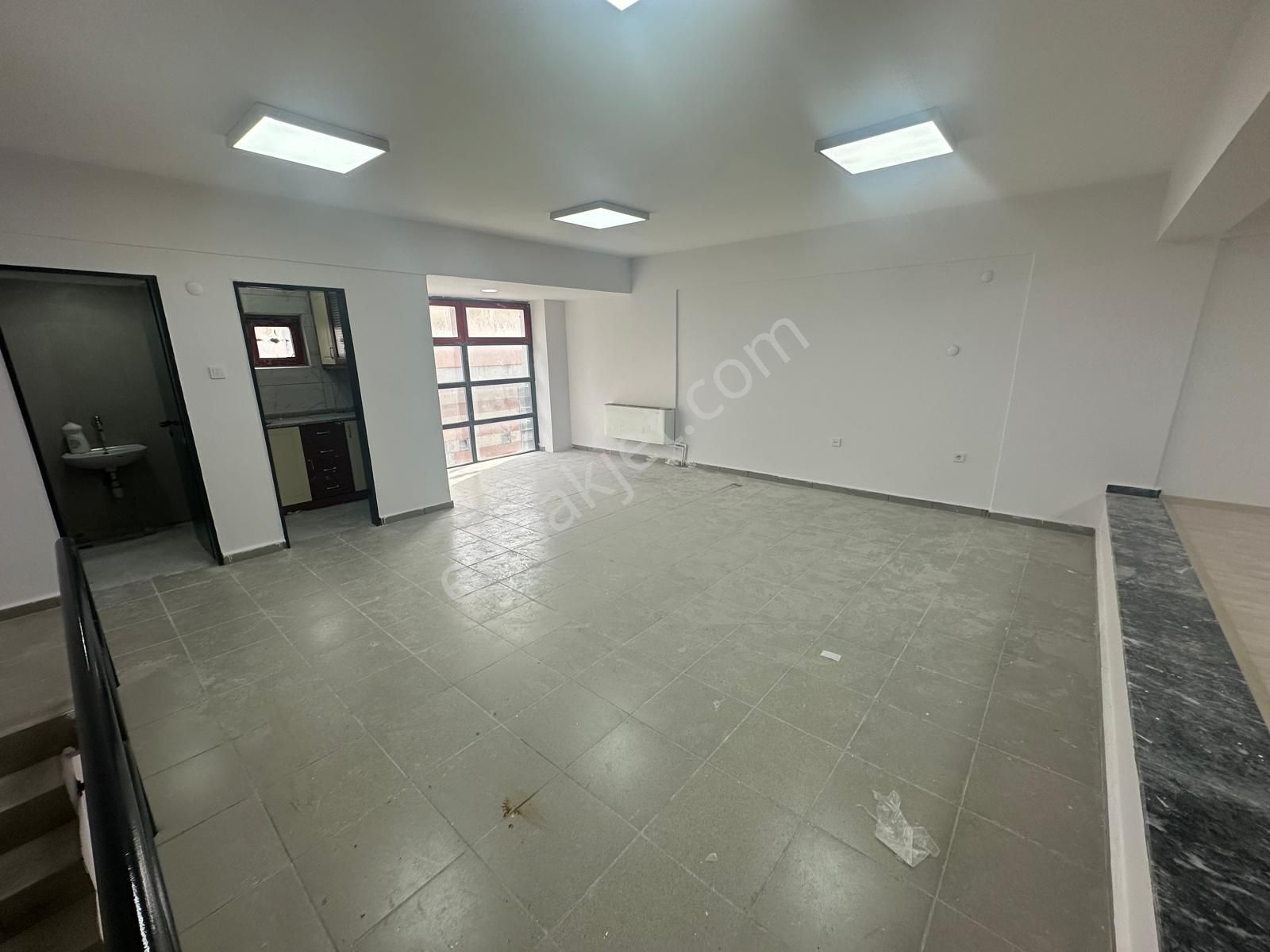 Em-of Emlaktan Düz Ayak Masrafsız 160 M2 Kiralık A2 Tipi İş Yeri - Görsel 2