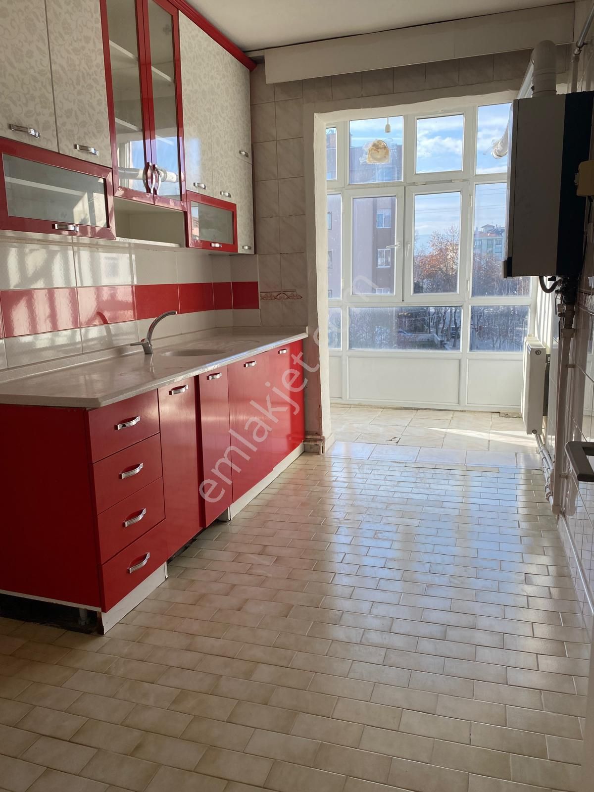 İsa Kavak Gayrimenkul'den Meram Yaka’da Kiralık Geniş 2+1 Daire - Görsel 2