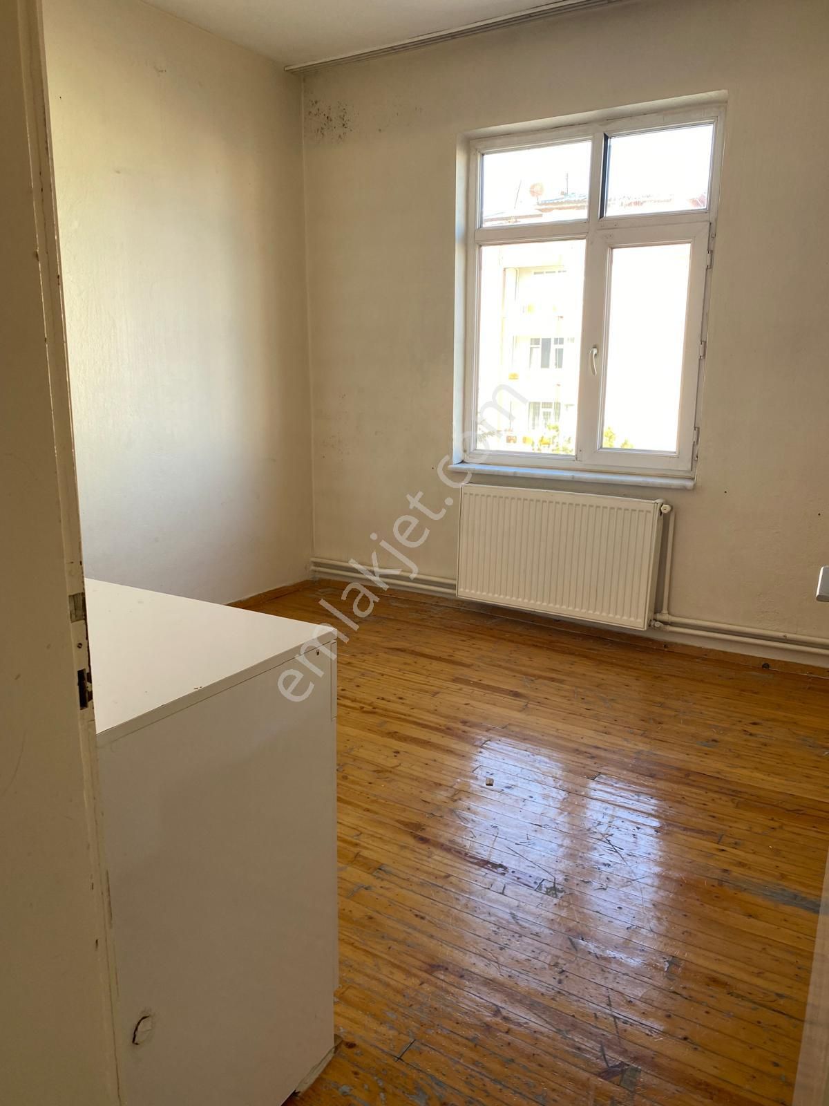 İsa Kavak Gayrimenkul'den Meram Yaka’da Kiralık Geniş 2+1 Daire