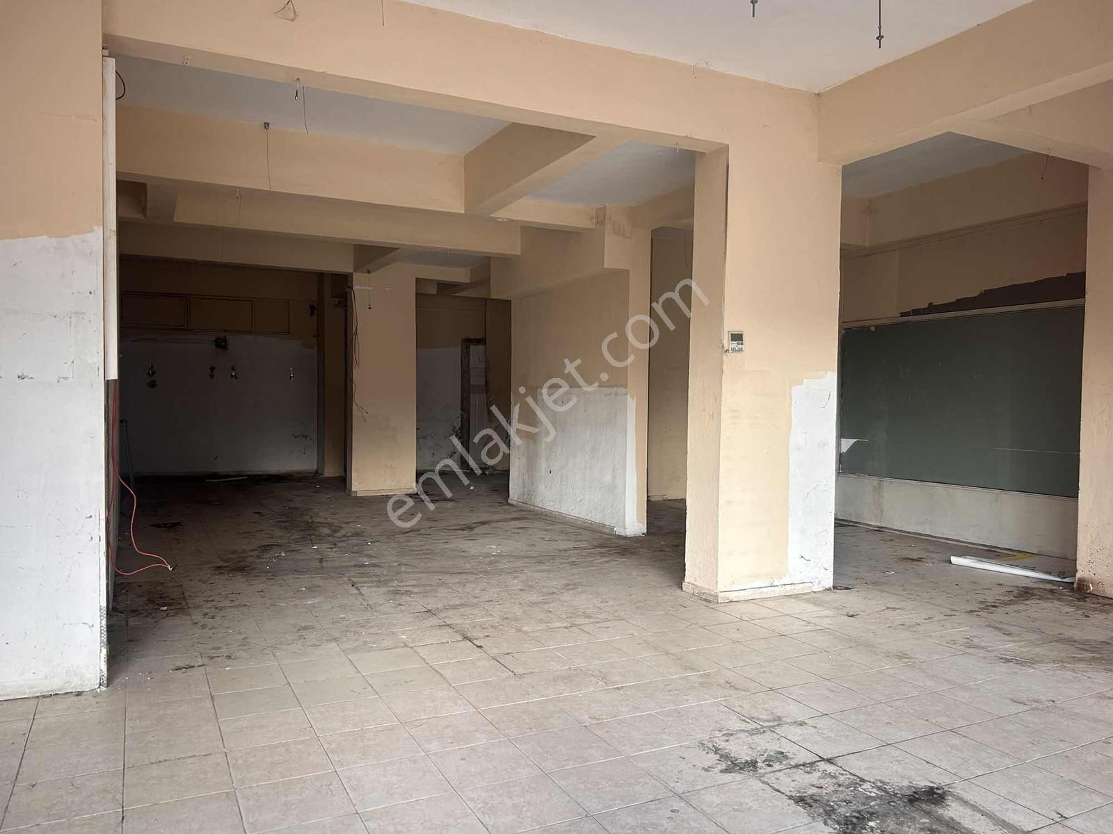 Küçükçekmece Merkez Cadde Üstü Kiralık İşyeri - Görsel 2