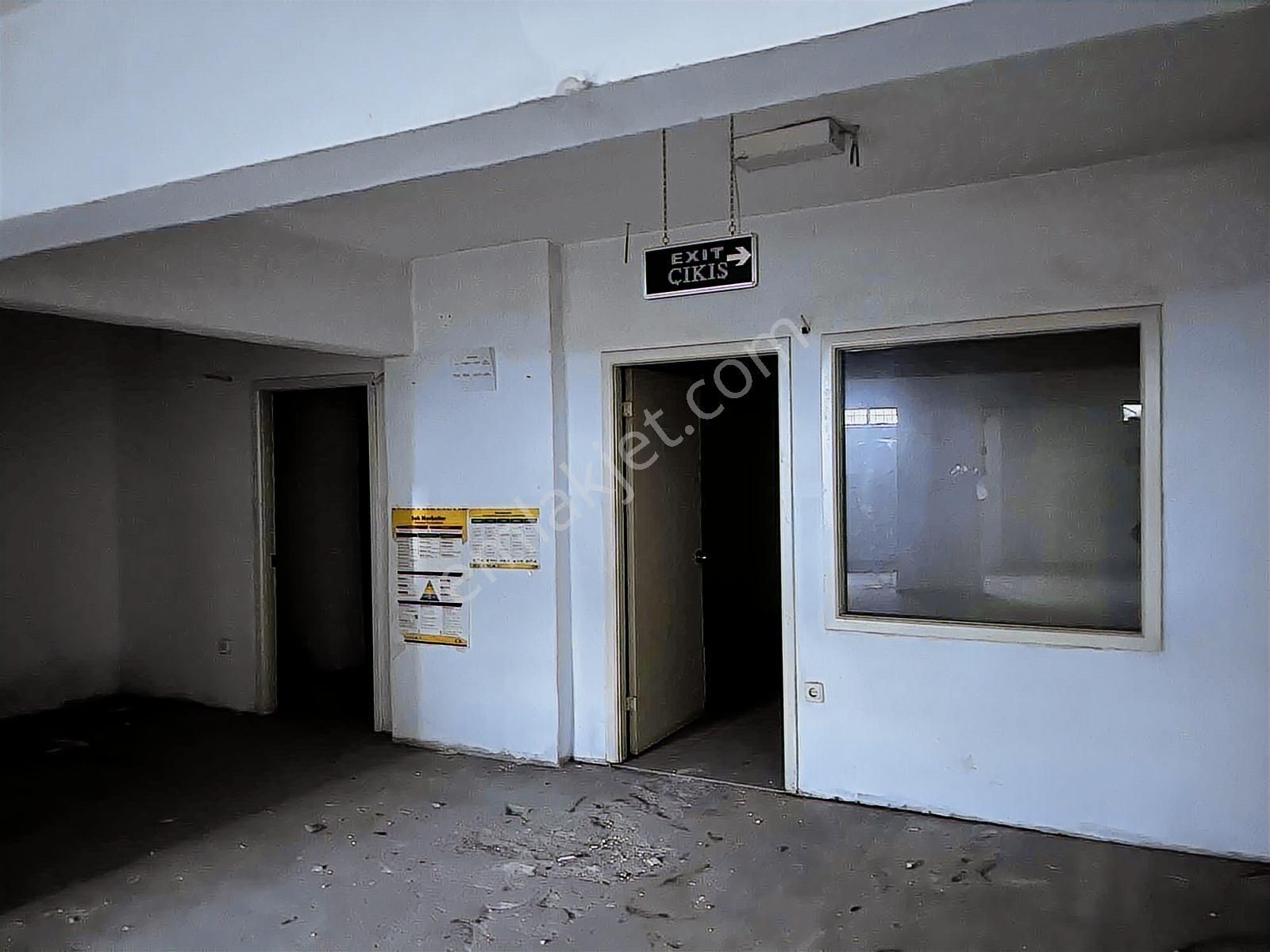 Küçükçekmece Merkez Cadde Üstü Kiralık İşyeri - Görsel 4