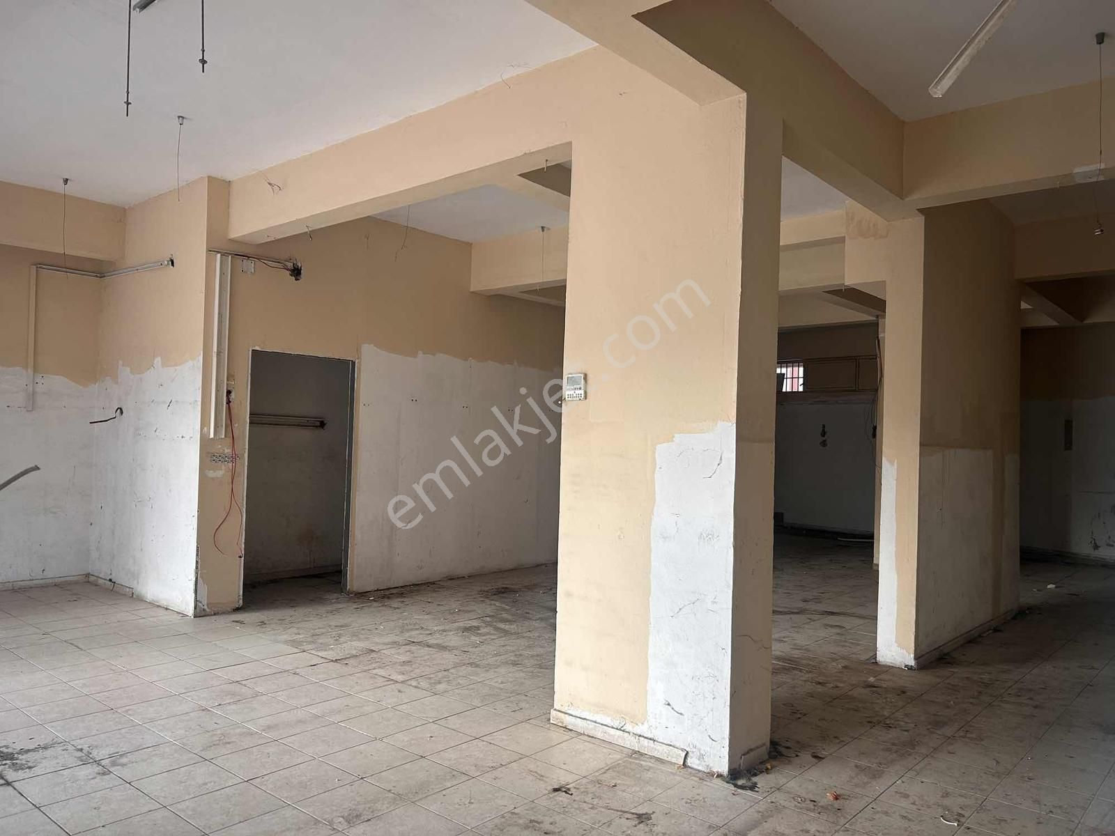 Küçükçekmece Merkez Cadde Üstü Kiralık İşyeri - Görsel 5