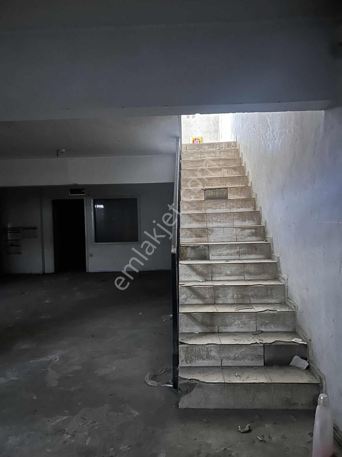 Küçükçekmece Merkez Cadde Üstü Kiralık İşyeri - Görsel 7