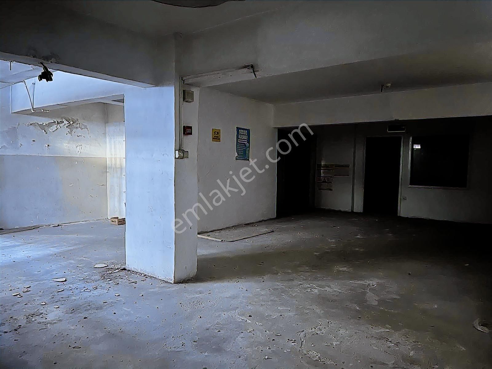 Küçükçekmece Merkez Cadde Üstü Kiralık İşyeri - Görsel 11