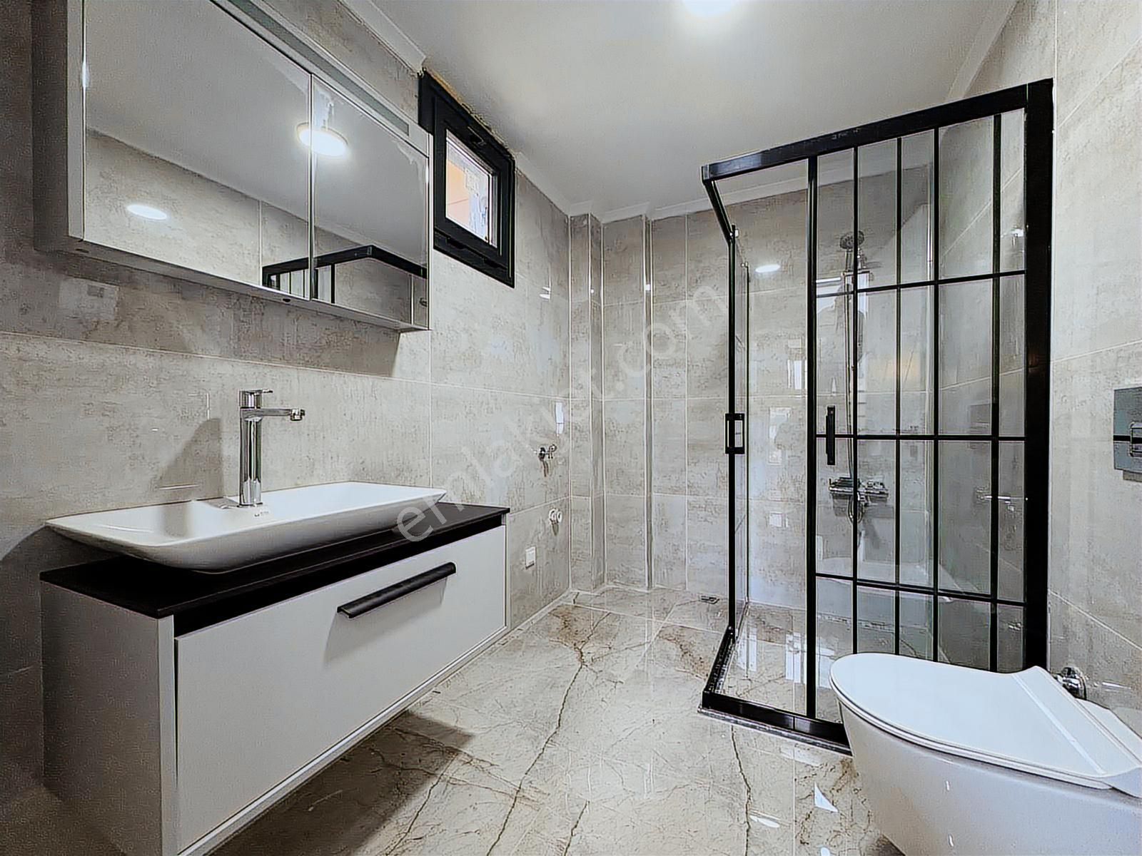 Rw Nefes' Ten Pelitköy'de Denize 150 Metre 5+1 Villa - Görsel 15