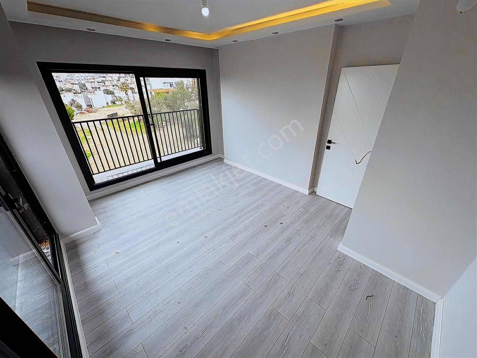 Rw Nefes' Ten Pelitköy'de Denize 150 Metre 5+1 Villa - Görsel 21