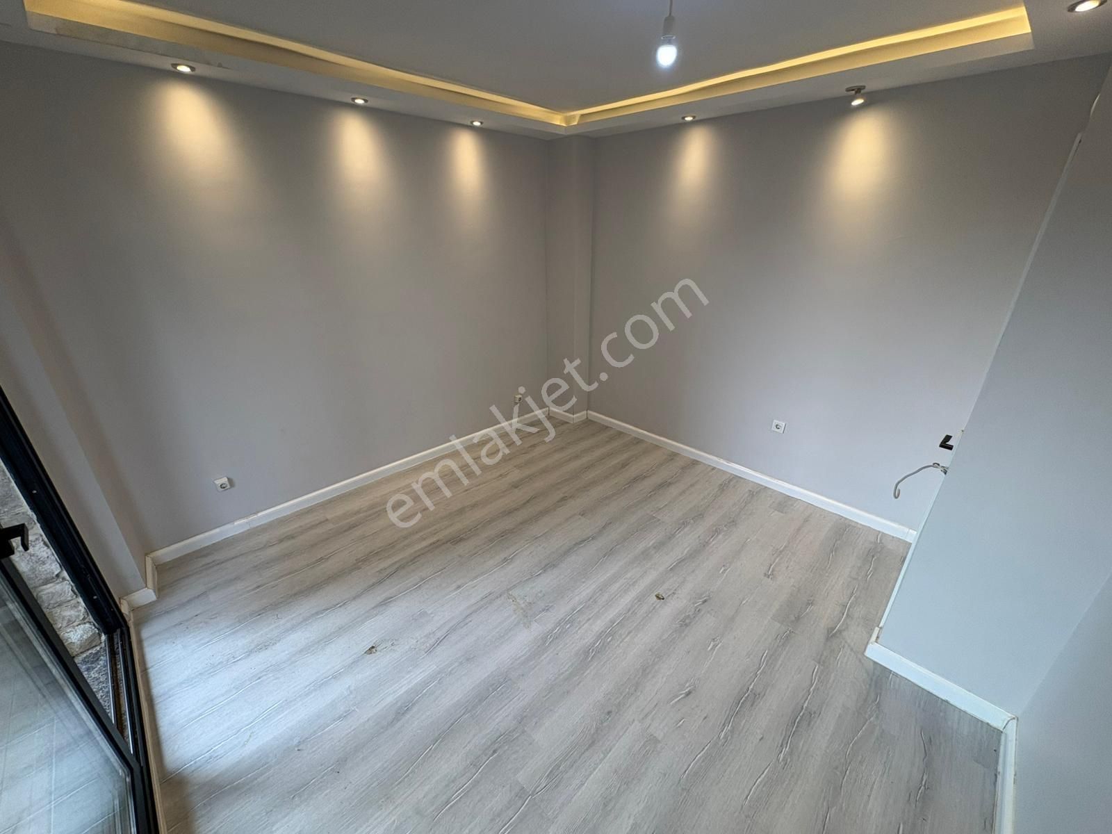 Rw Nefes' Ten Pelitköy'de Denize 150 Metre 5+1 Villa - Görsel 17