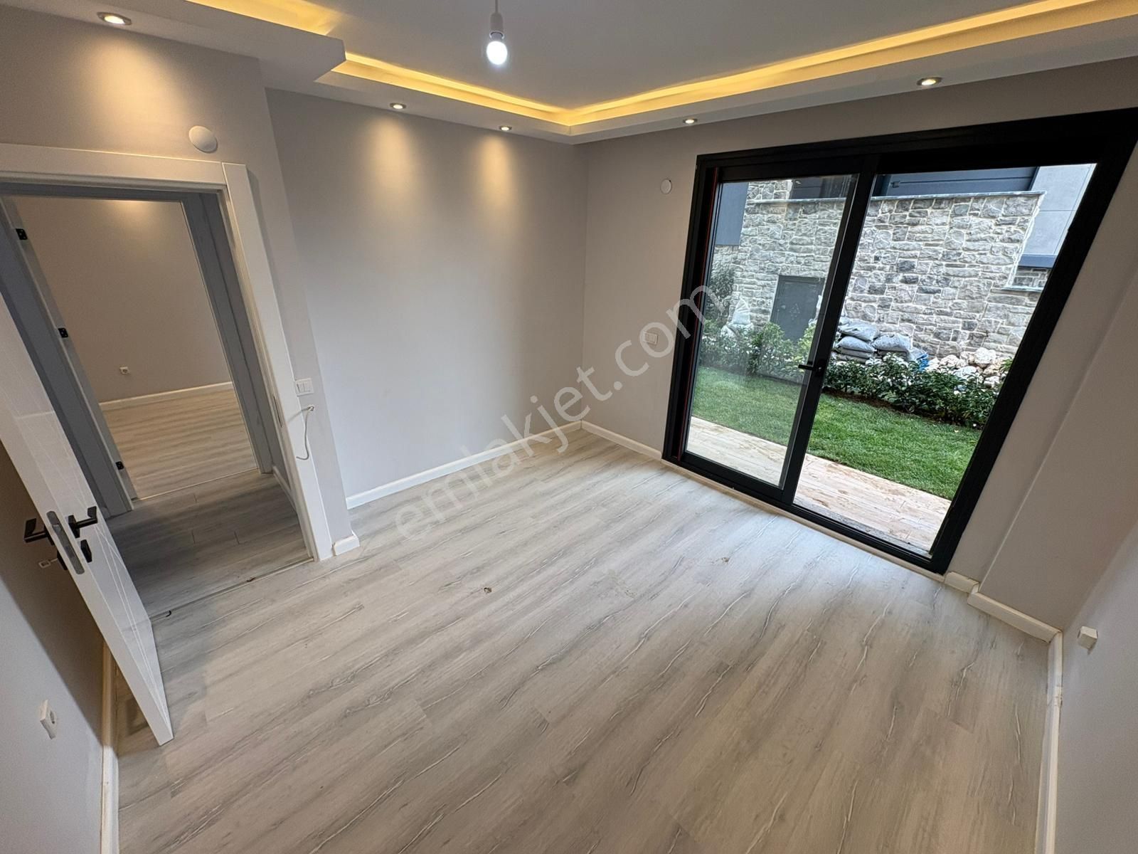 Rw Nefes' Ten Pelitköy'de Denize 150 Metre 5+1 Villa - Görsel 13