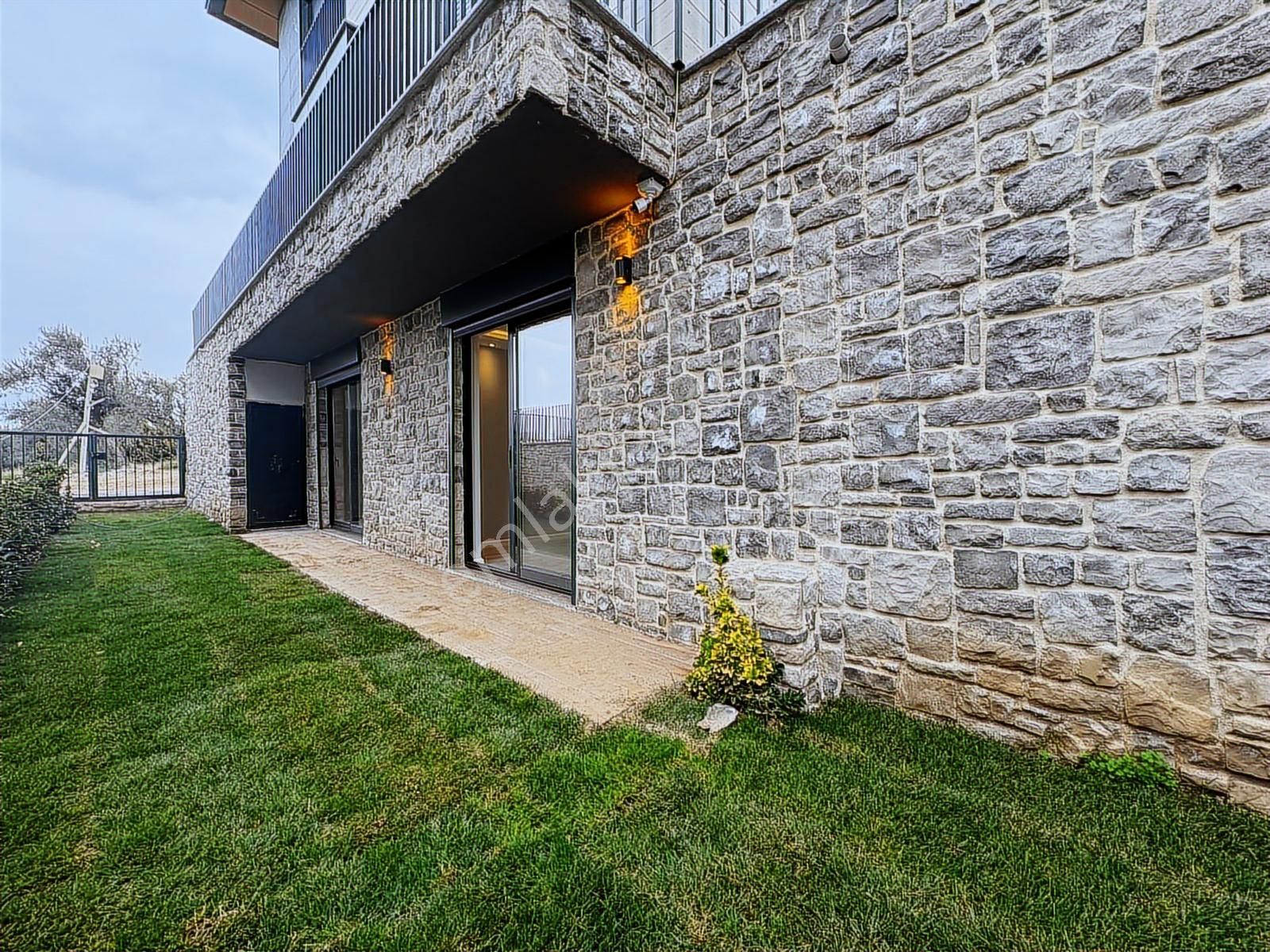 Rw Nefes' Ten Pelitköy'de Denize 150 Metre 5+1 Villa - Görsel 16