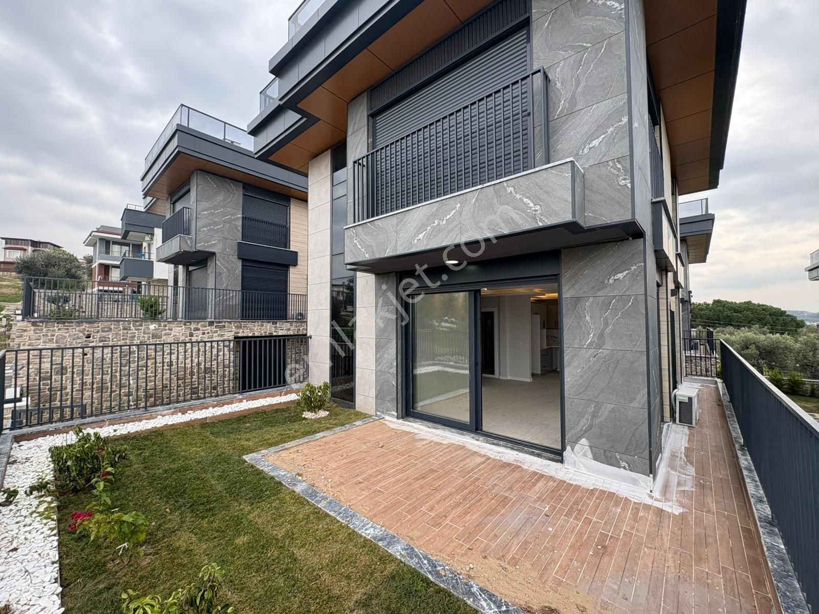 Rw Nefes' Ten Pelitköy'de Denize 150 Metre 5+1 Villa - Görsel 2