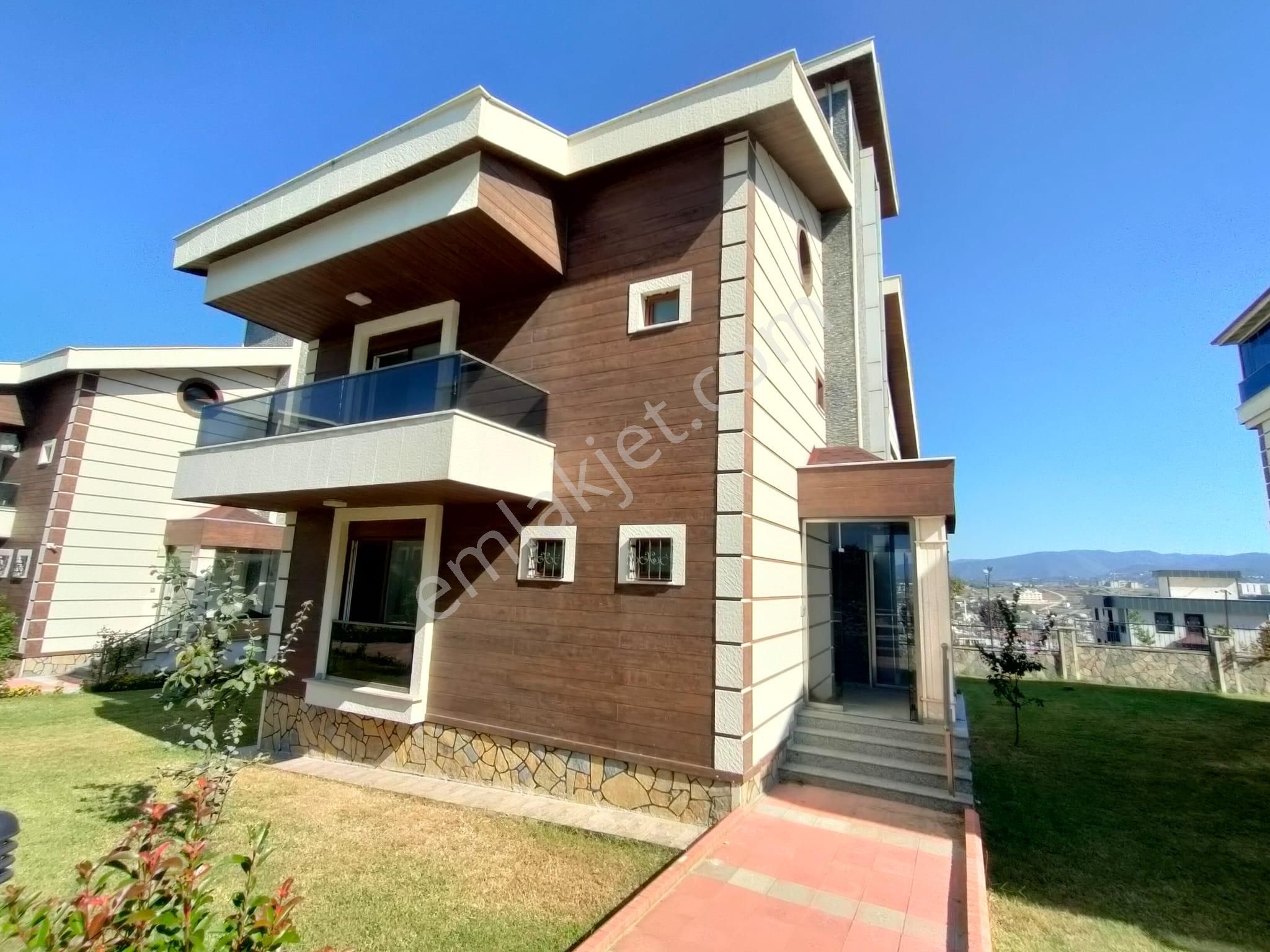 Yalova Green Hill Sitesinde, Taşınmaya Hazır, Satılık Lüks Villa