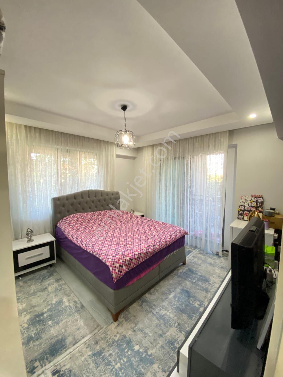 Yenişafakta 180m2 3+1 2 Balkonlu 7 Yıllık Satılık Daire - Görsel 10