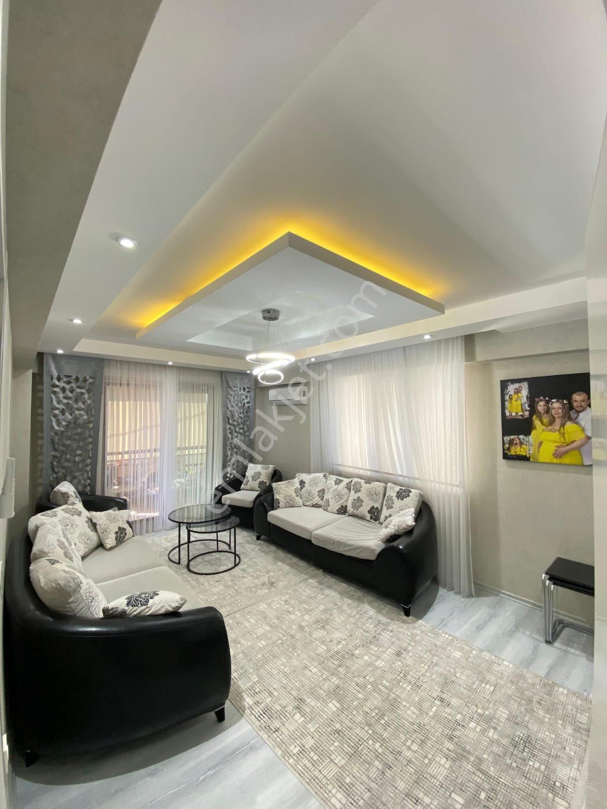 Yenişafakta 180m2 3+1 2 Balkonlu 7 Yıllık Satılık Daire - Görsel 4