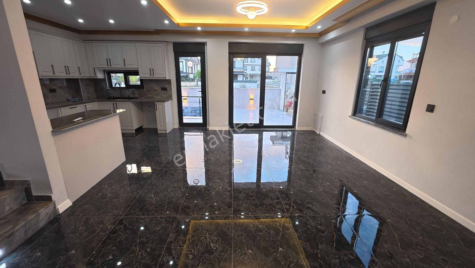 Kocaali De Deniz Ve Havuz Keyfi Bir Arada – Sahil Kenarı Lüks Villa! - Görsel 14