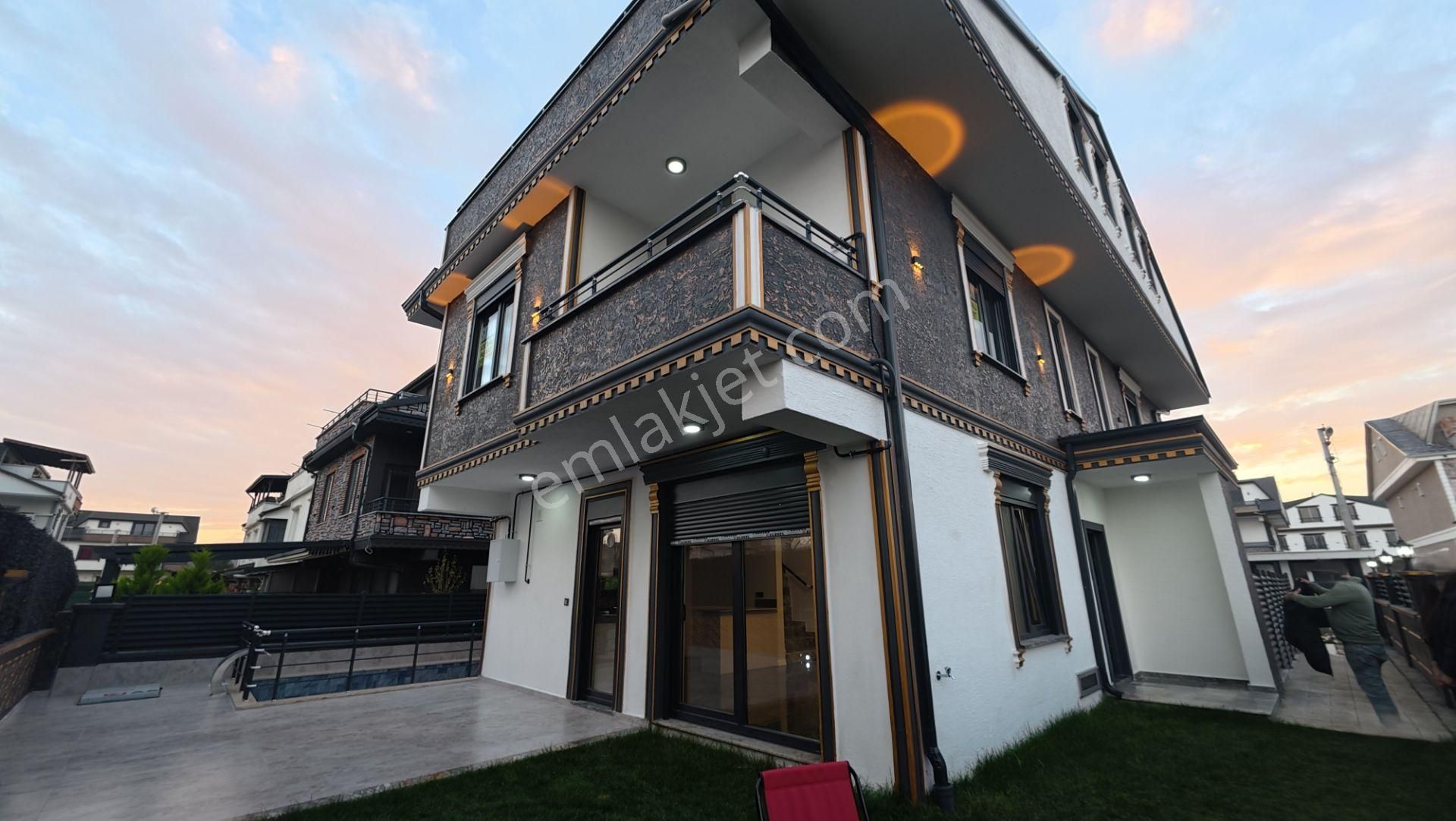 Kocaali De Deniz Ve Havuz Keyfi Bir Arada – Sahil Kenarı Lüks Villa!