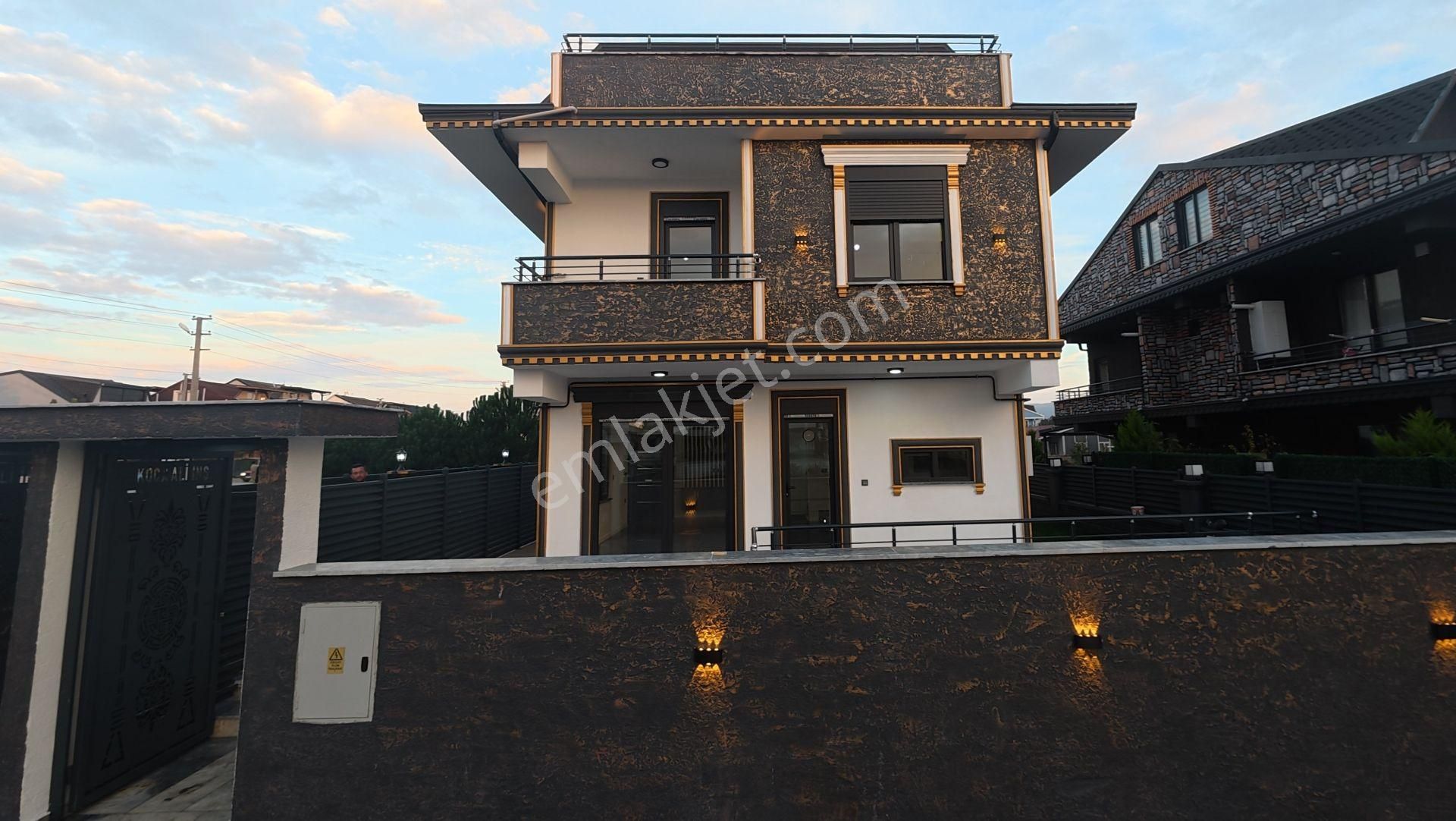 Kocaali De Deniz Ve Havuz Keyfi Bir Arada – Sahil Kenarı Lüks Villa! - Görsel 3