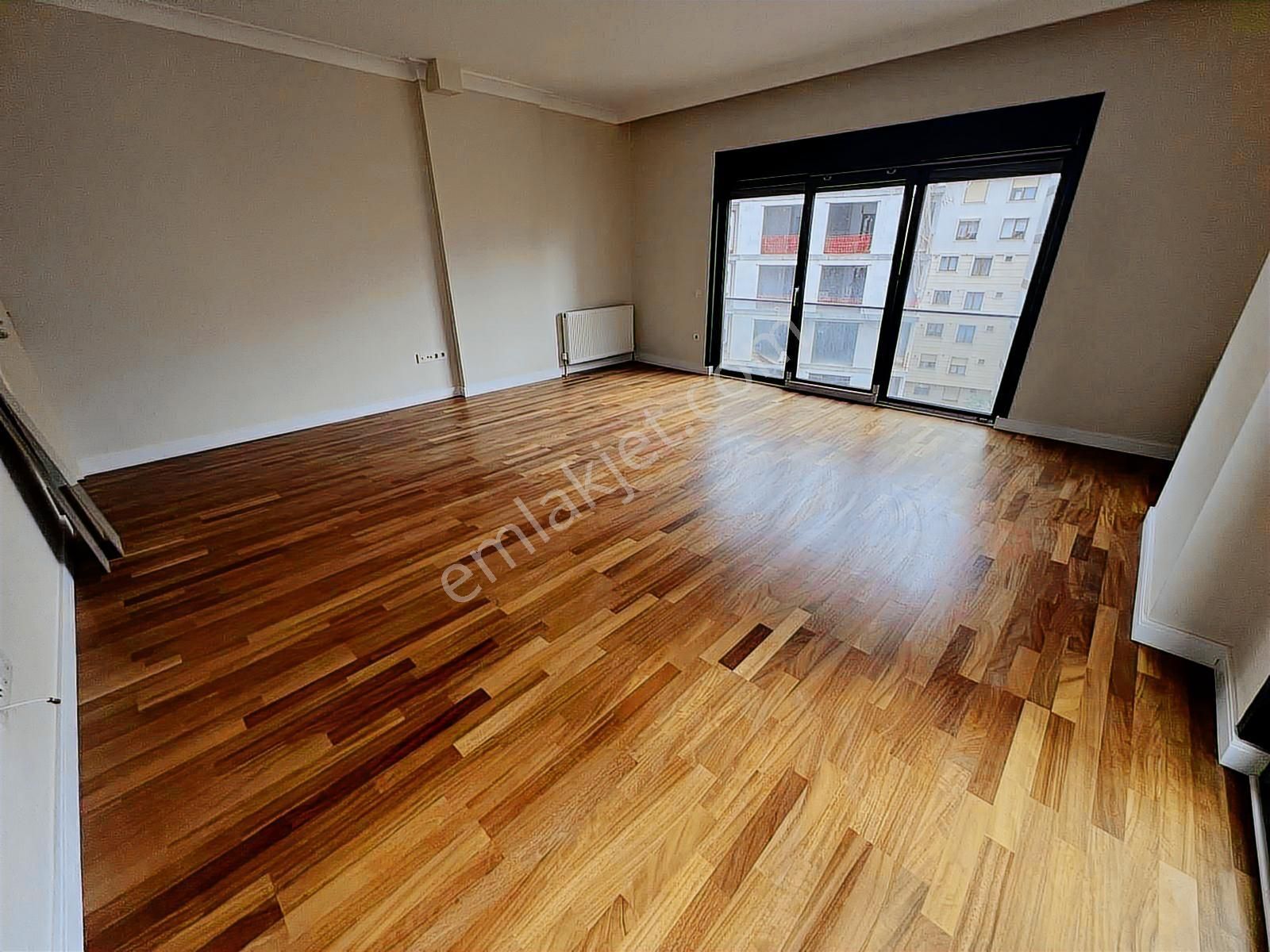 Best Group'tan Suadiye'de Bağdat Cad Paralel Balkonlu E.banyolu