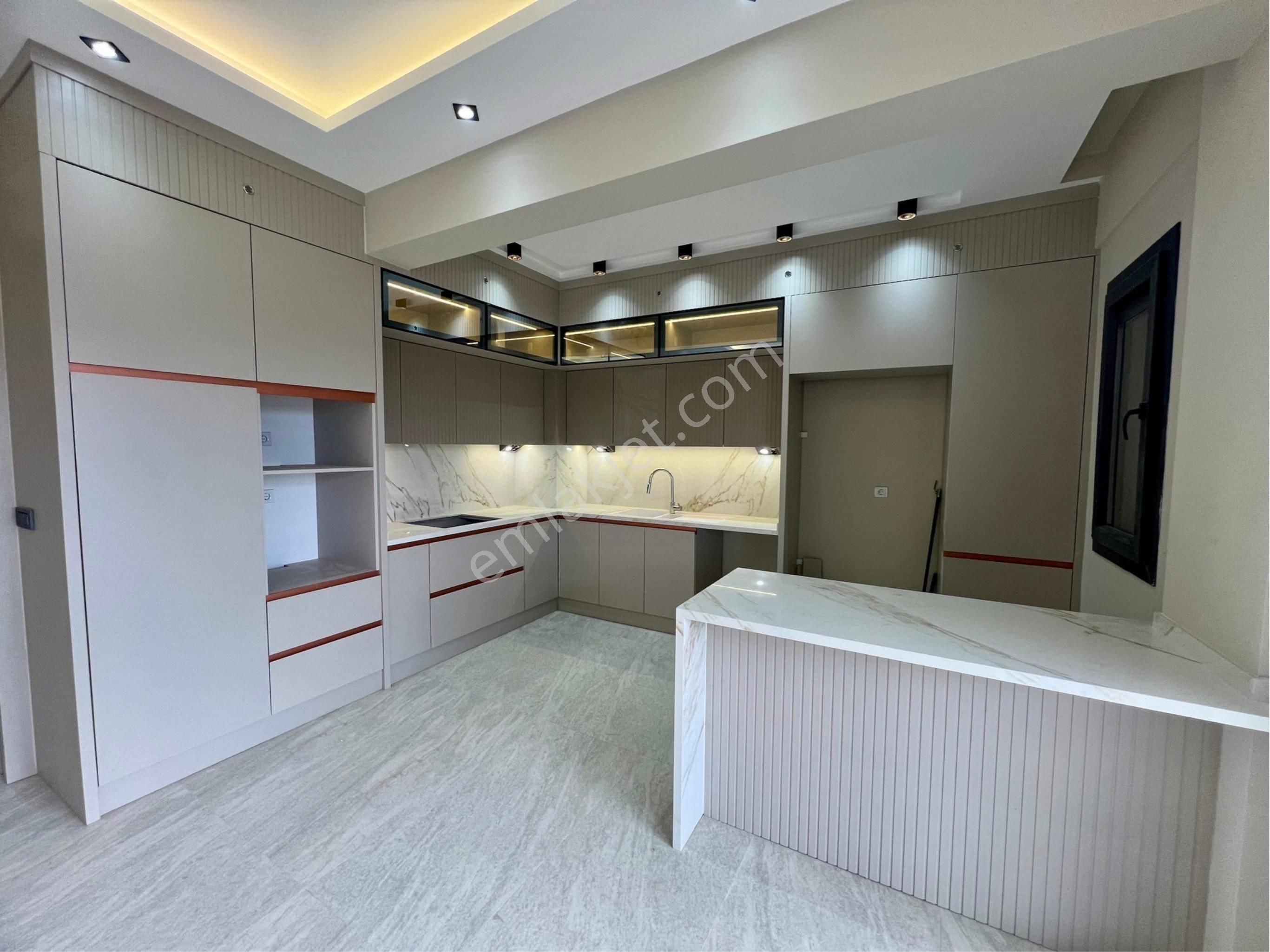 Yenişafakta 3.5+1 195m2 Akıllı Ev Sistemli Satılık Daire