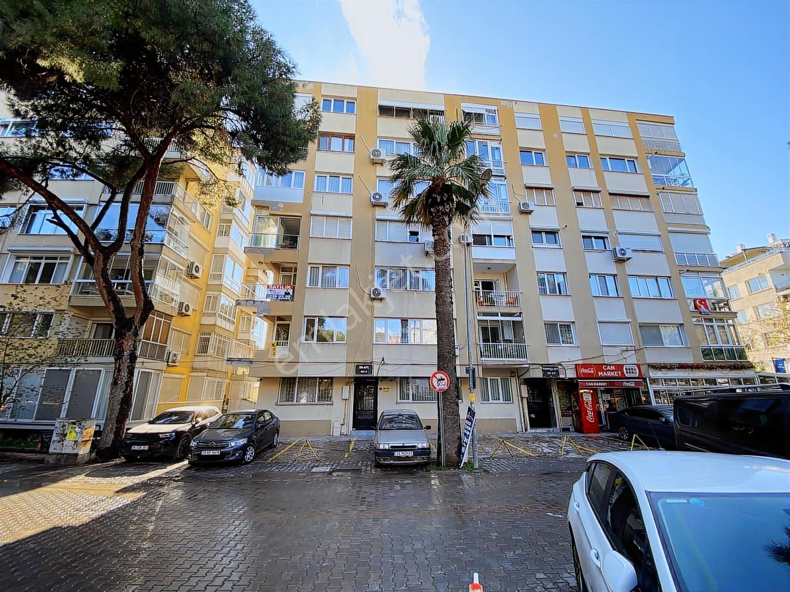 İzmir Bornovada Muhteşem Konumda Satılık Eşyalı 2+1 Daire