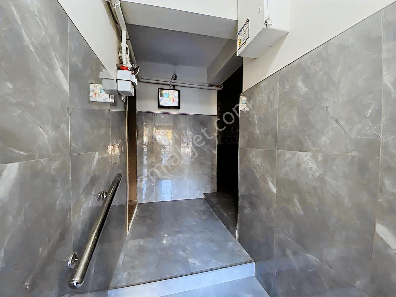 İzmir Bornovada Muhteşem Konumda Satılık Eşyalı 2+1 Daire - Görsel 33