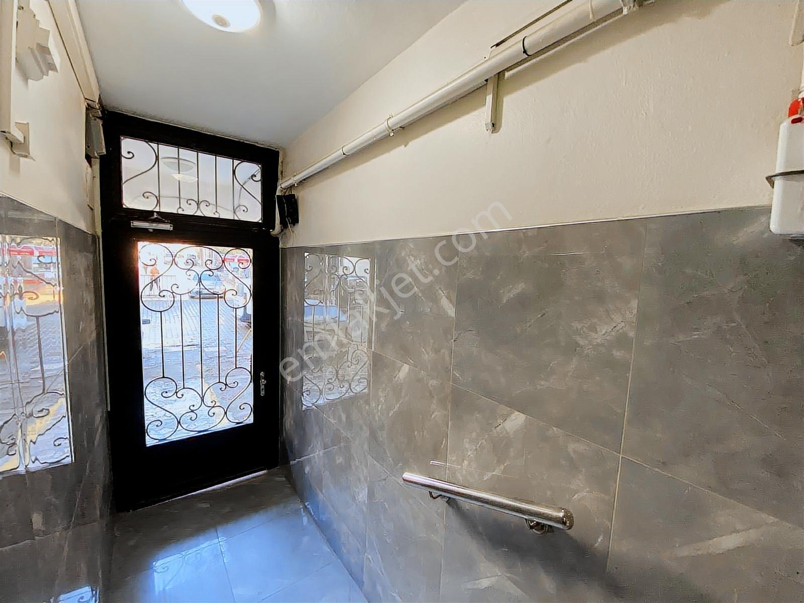 İzmir Bornovada Muhteşem Konumda Satılık Eşyalı 2+1 Daire - Görsel 12