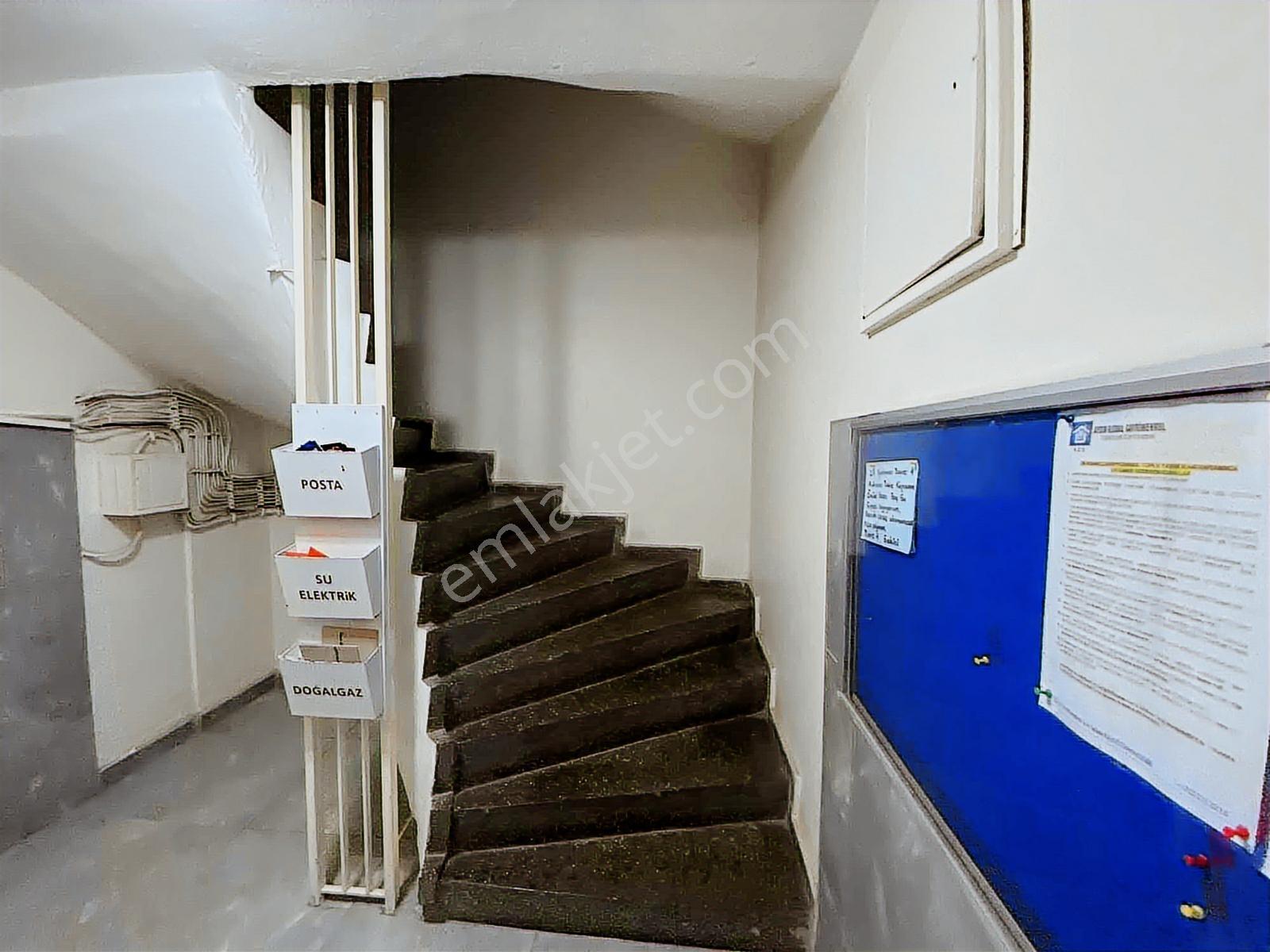İzmir Bornovada Muhteşem Konumda Satılık Eşyalı 2+1 Daire - Görsel 6