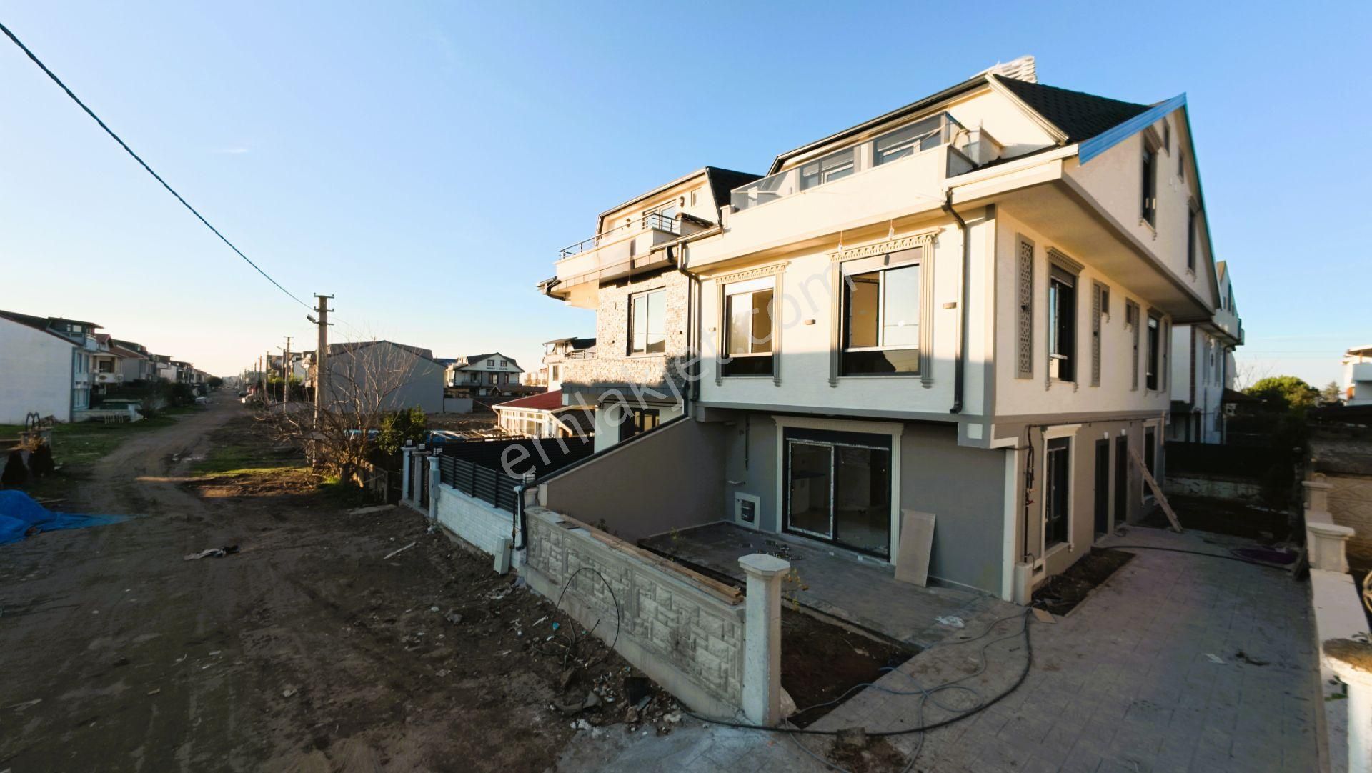 Kocaali De Deniz Gören, Ön Ve Arka Cephe Seçenekli 4+1 Villa!