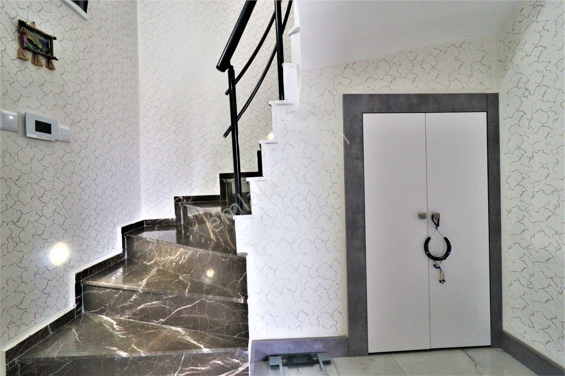 Tek Yetkili Aygül'den Akçay'da Acil Fiyat Düştü Modern Tasarımı İle Çift Teraslı Satılık 3+1 Dubleks - Görsel 32