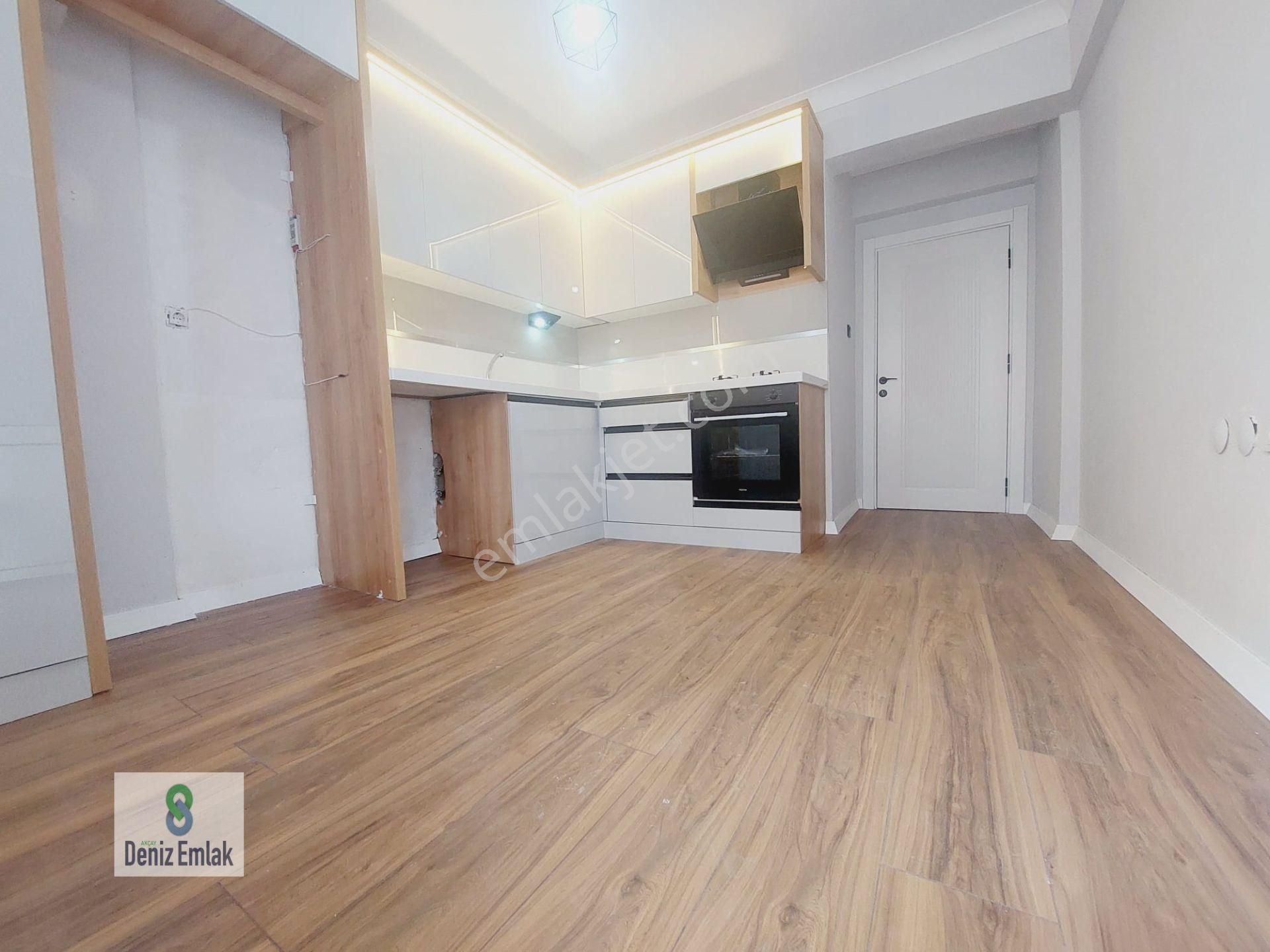 Denizden Akçayda Arakat Geniş Komple Tadilatlı Satılık 2+1 Daire.