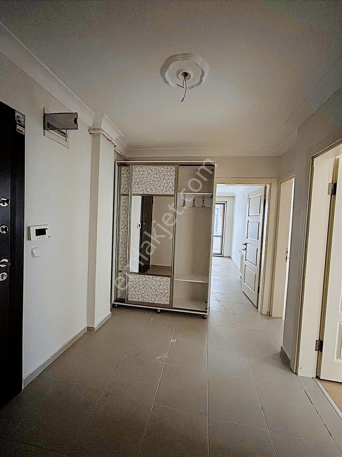 Plevne Mahallesinde Geniş Kiralık 3+1 Yüksek Giriş Daire - Görsel 23