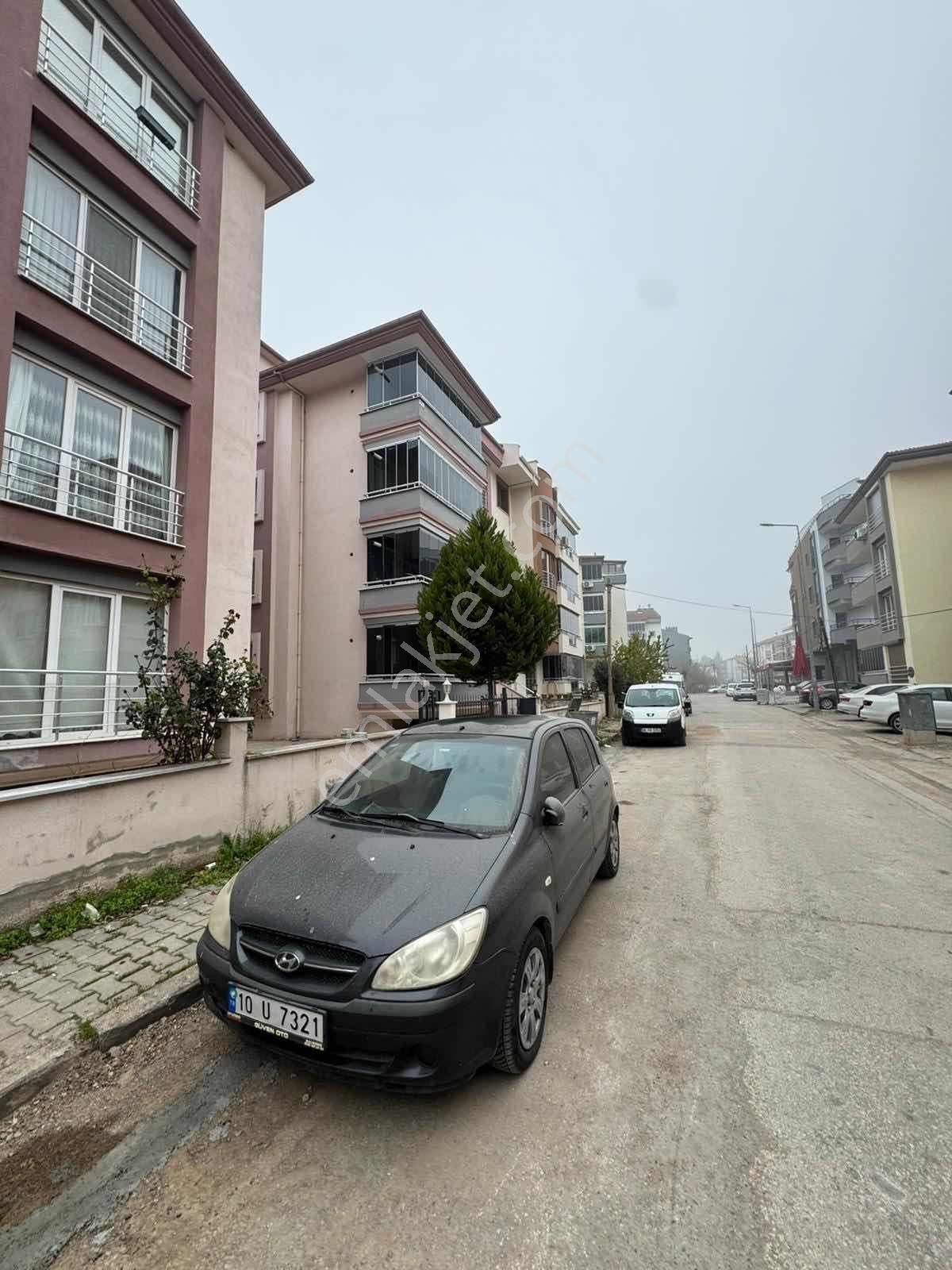 Plevne Mahallesinde Geniş Kiralık 3+1 Yüksek Giriş Daire - Görsel 17