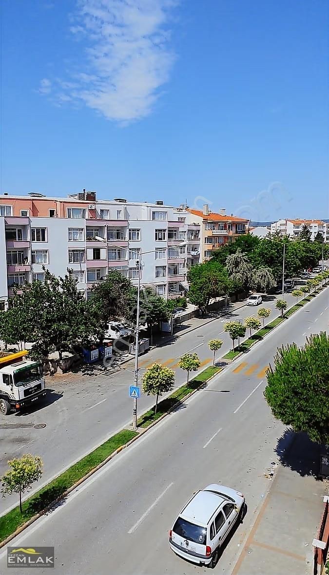 Kordon'a Yürüme Mesafesinde Ara Kat 3+1 Daire - Görsel 2