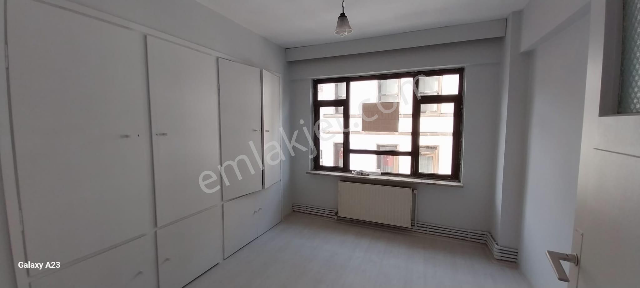 Heykelde Köşe Ferah Aydınlık Kiralık Ara Kat - Görsel 4