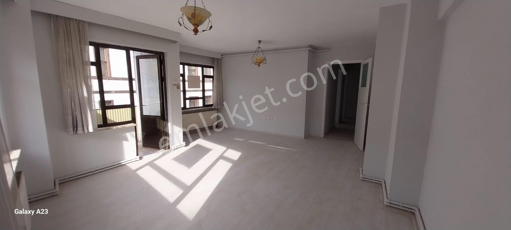 Heykelde Köşe Ferah Aydınlık Kiralık Ara Kat - Görsel 2