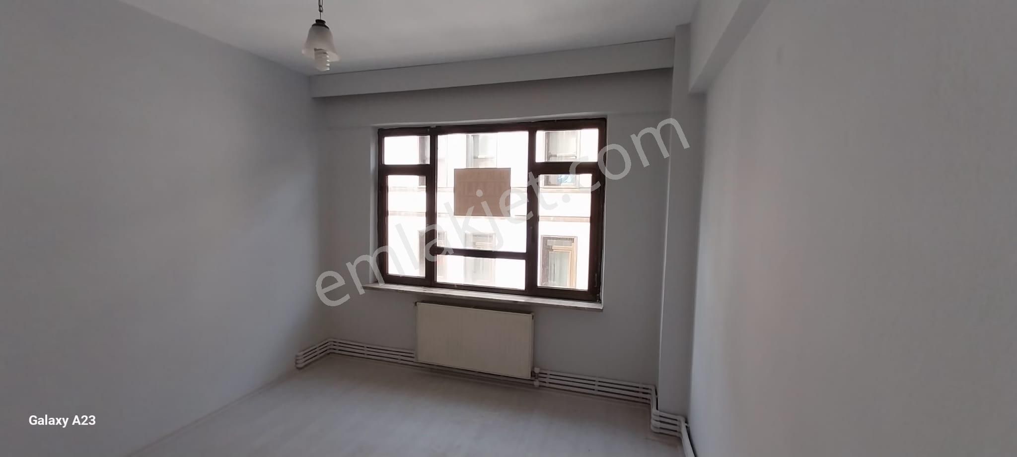 Heykelde Köşe Ferah Aydınlık Kiralık Ara Kat - Görsel 7