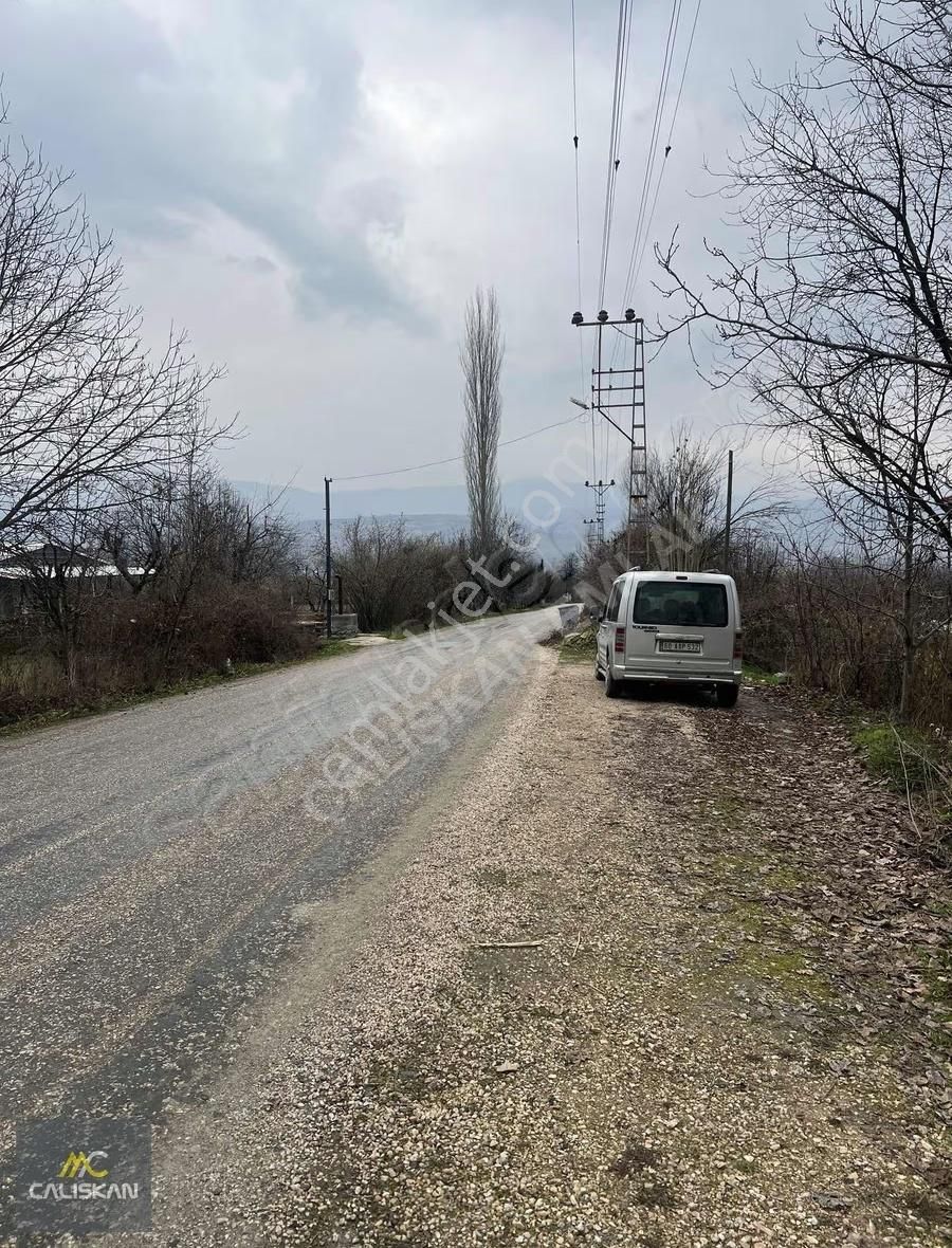 Emirseyit'te Elektrik-su-yolu Bulunan Satılık 1080 M2 Bahçe