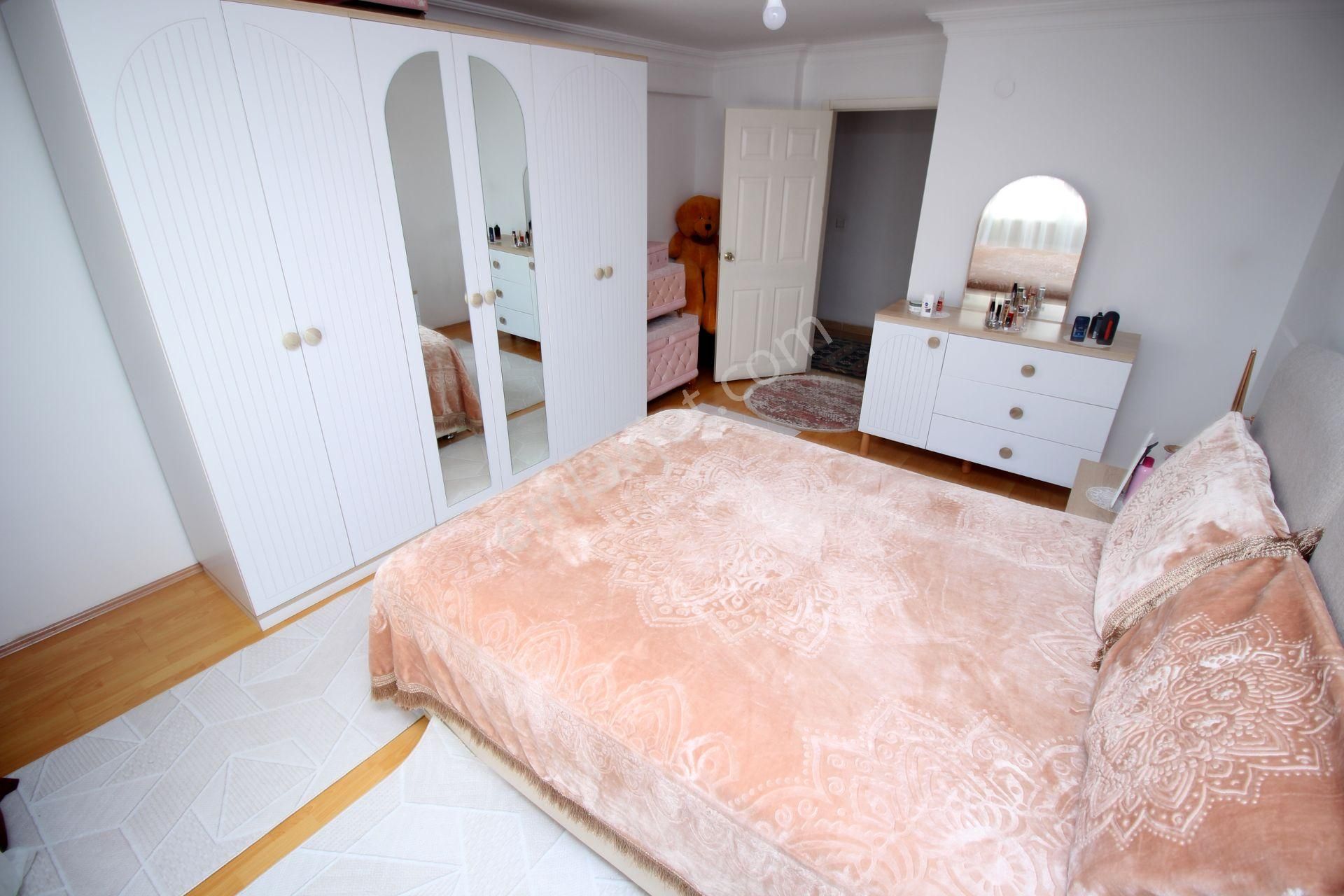 Emre Emlak'tan Topçu'da Köşe Cephe Ön Cephe Fırsat 5+1 Satılık Daire - Görsel 24